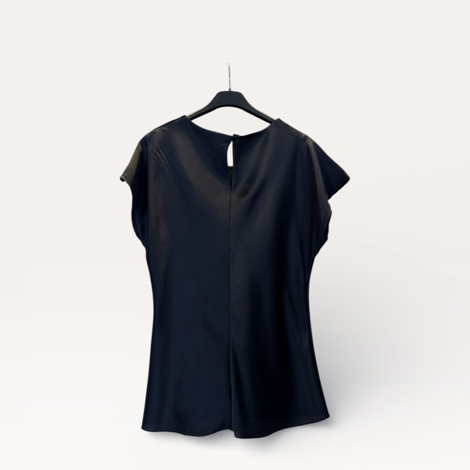 Blusa in satin drappeggiata con nodo laterale 0254 – NEUS