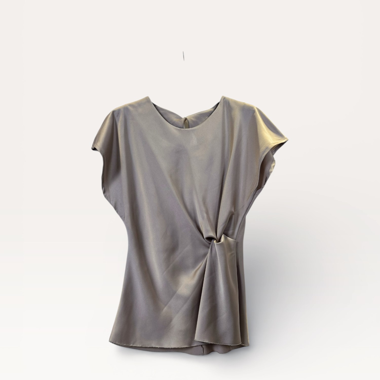 Blusa in satin drappeggiata con nodo laterale 0254 – NEUS