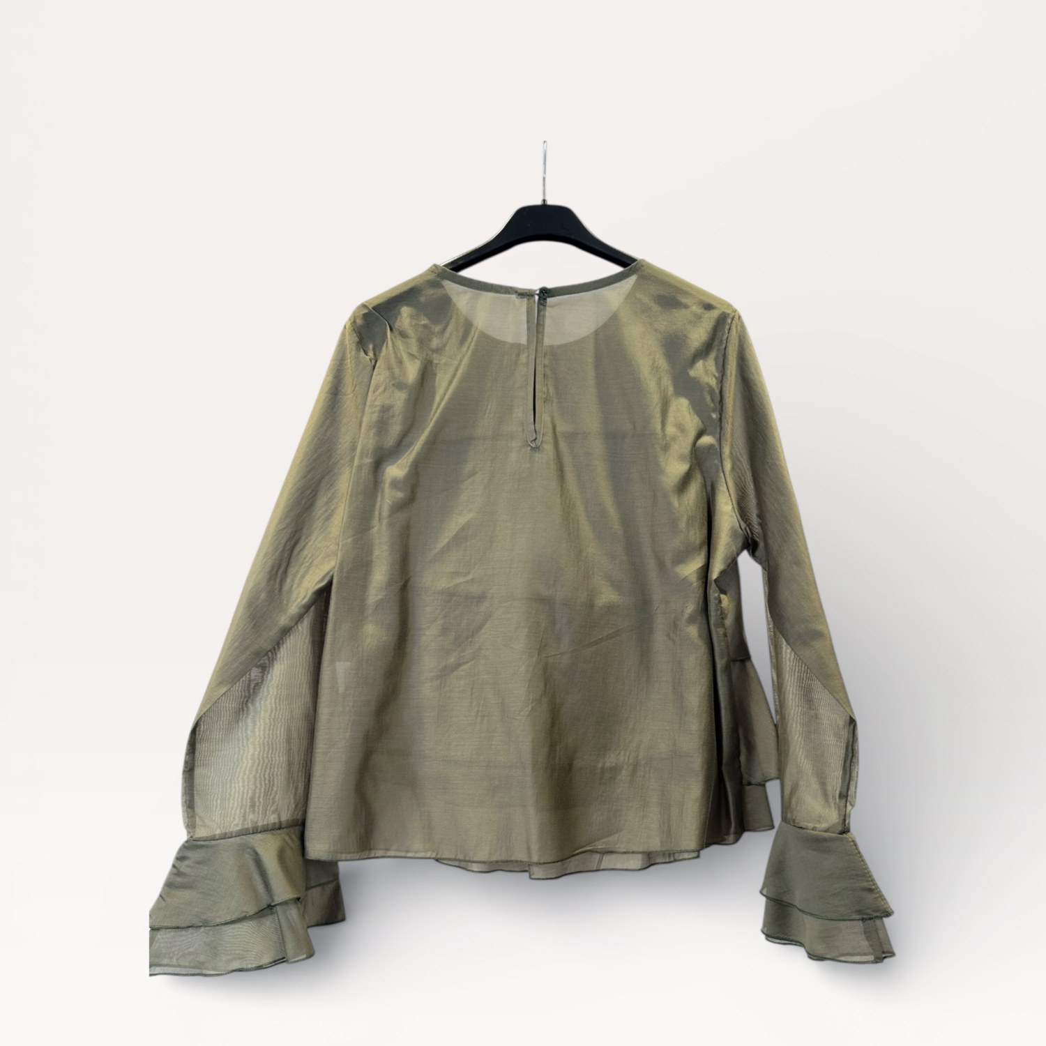 Blusa a balze con volant e maniche a campana SS26-C3-49 – NEUS