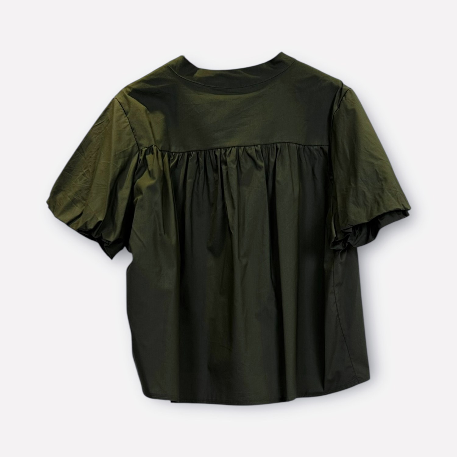 Blusa morbida a maniche corte con dettaglio plissettato frontale SS26-C6-07 – NEUS