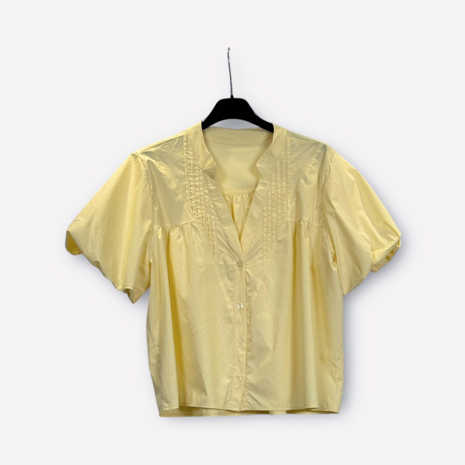 Blusa morbida a maniche corte con dettaglio plissettato frontale SS26-C6-07 – NEUS