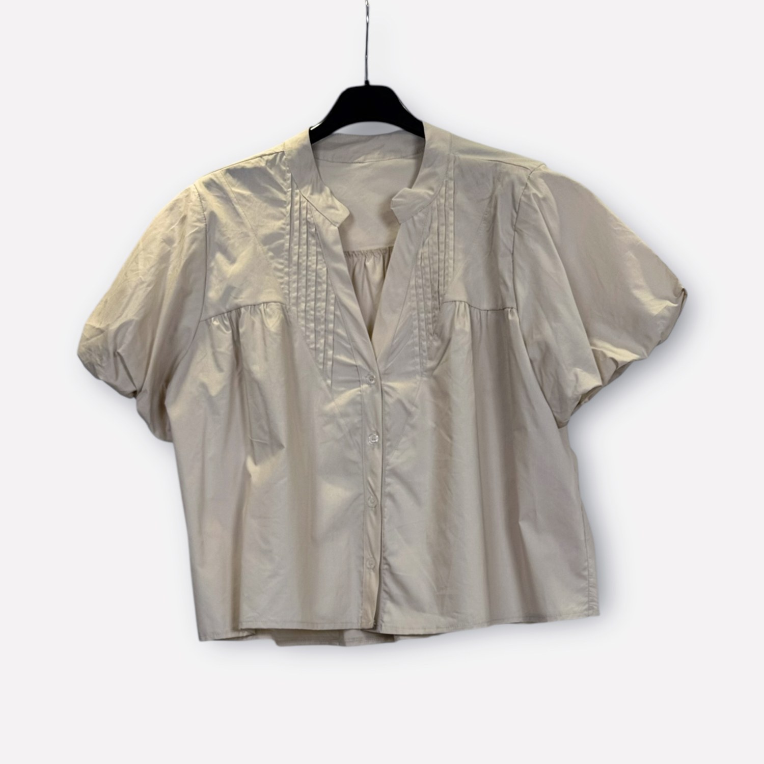Blusa morbida a maniche corte con dettaglio plissettato frontale SS26-C6-07 – NEUS