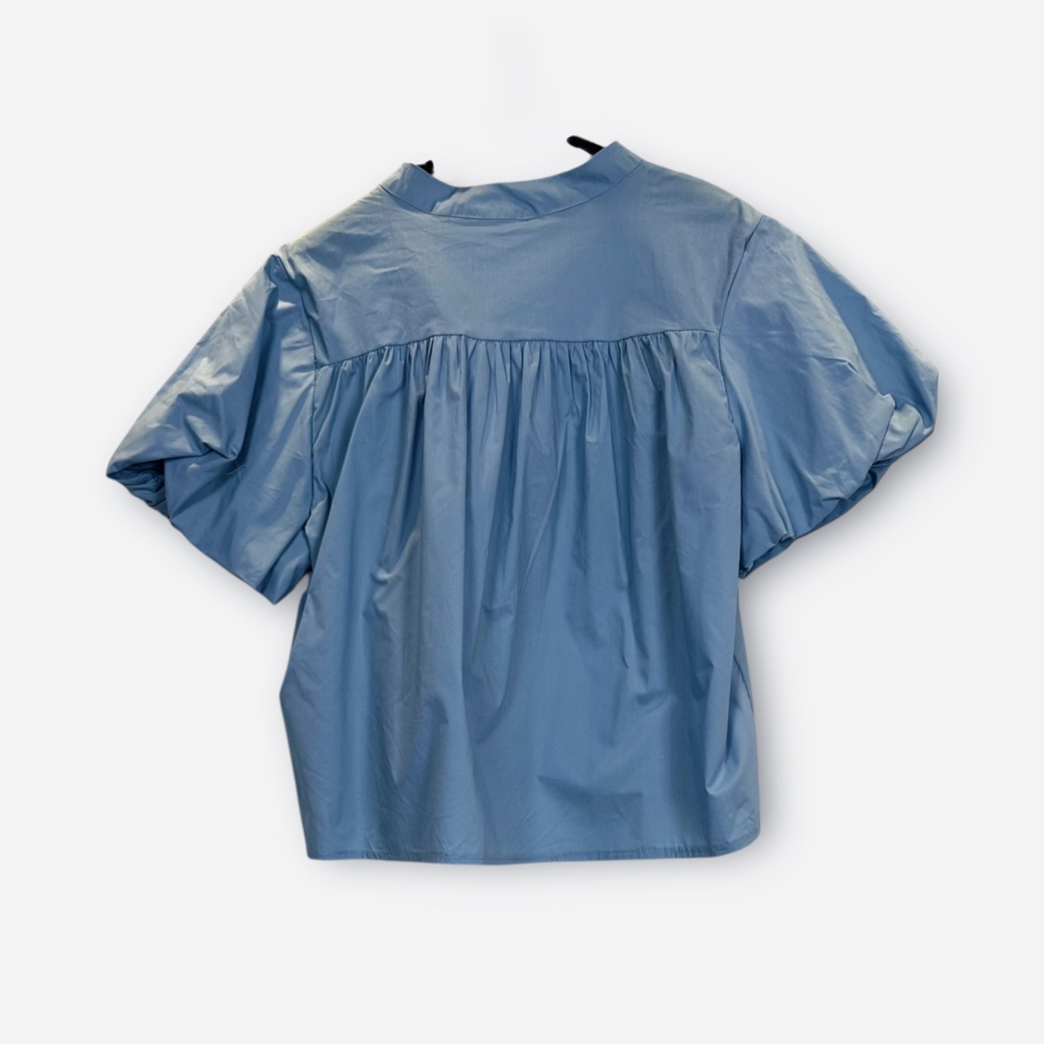 Blusa morbida a maniche corte con dettaglio plissettato frontale SS26-C6-07 – NEUS