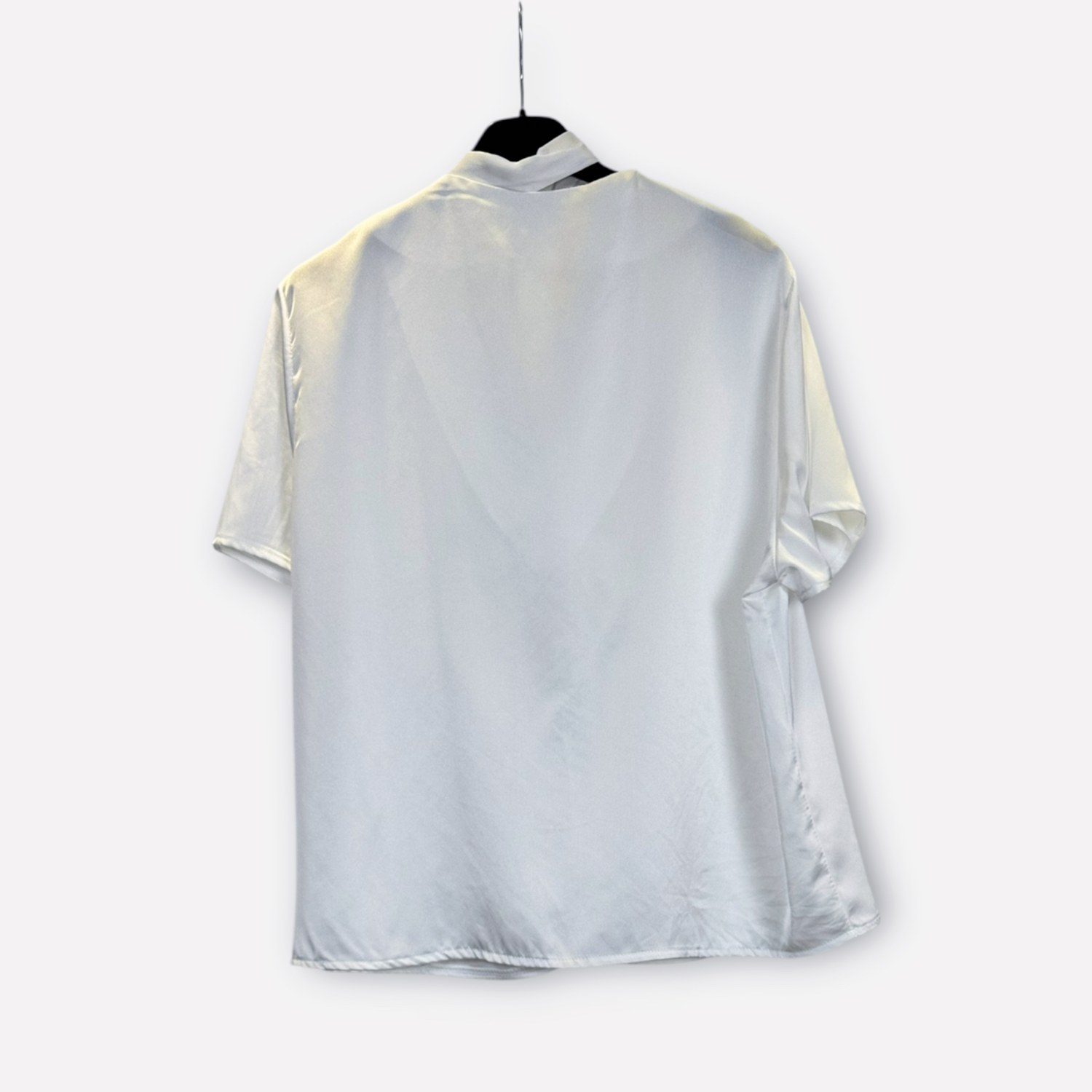 Blusa a maniche corte con fiocco al collo SS26-C6-11 – NEUS