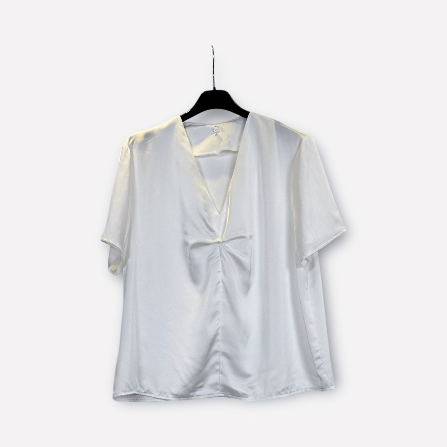 Blusa a maniche corte con fiocco al collo SS26-C6-11 – NEUS