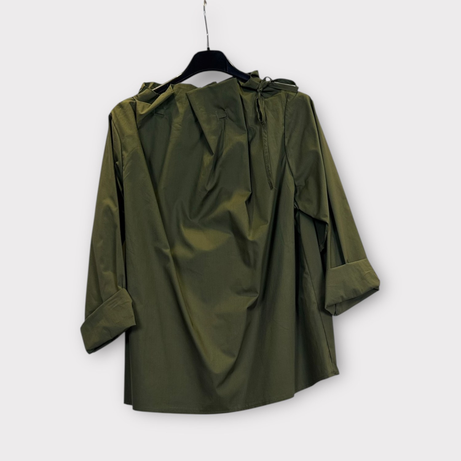 Blusa leggera in cotone con scollo regolabile con laccetti SS26-C6-14 – NEUS