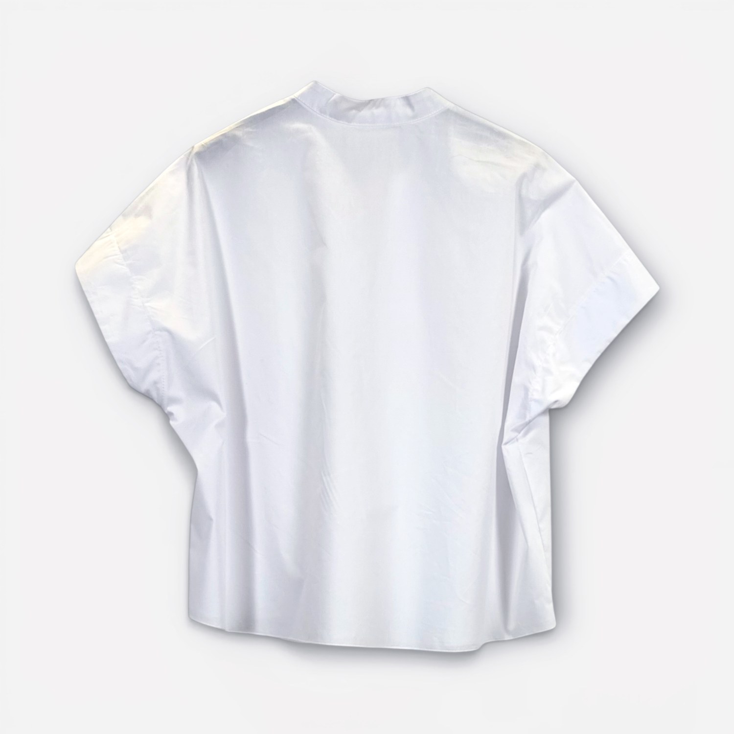 Blusa minimal a maniche corte SS26-C6-30 – NEUS