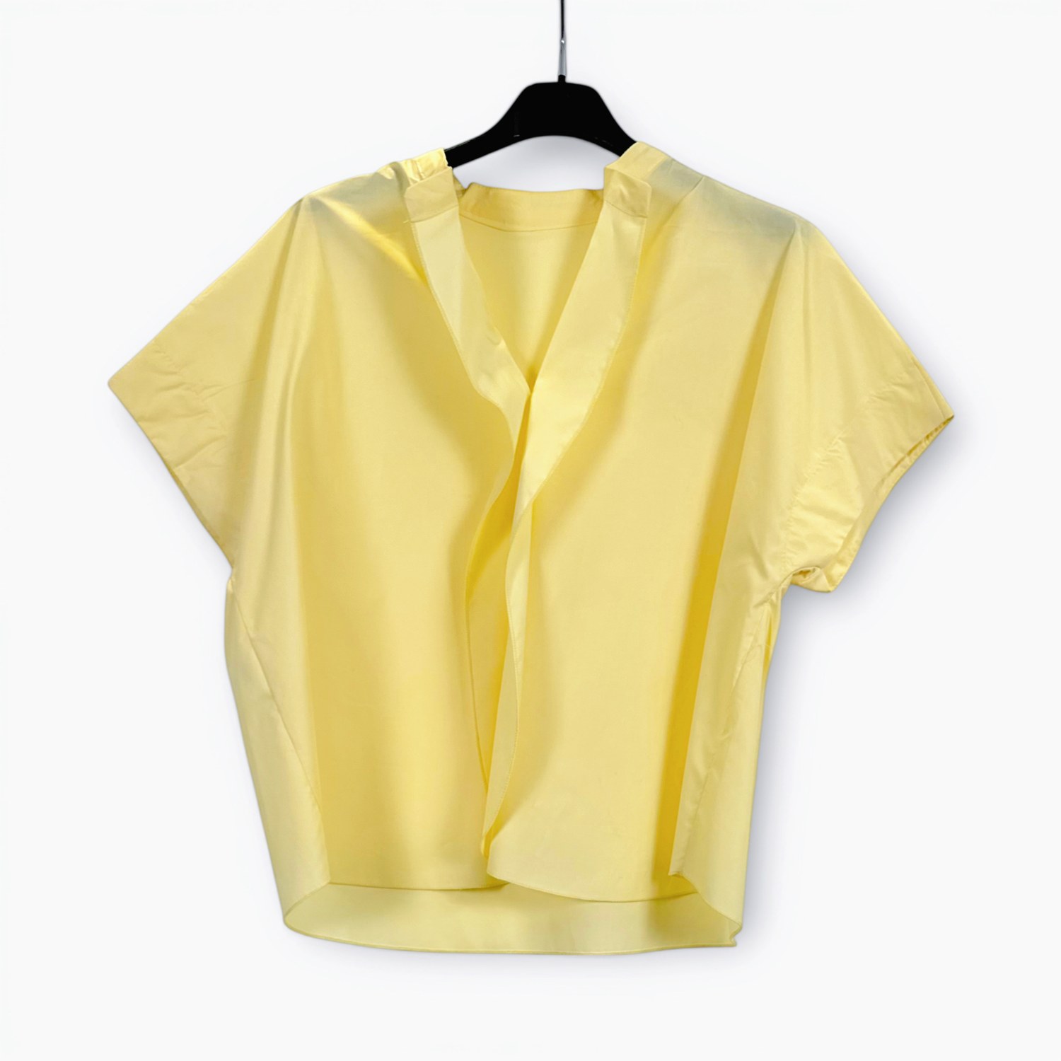 Blusa minimal a maniche corte SS26-C6-30 – NEUS