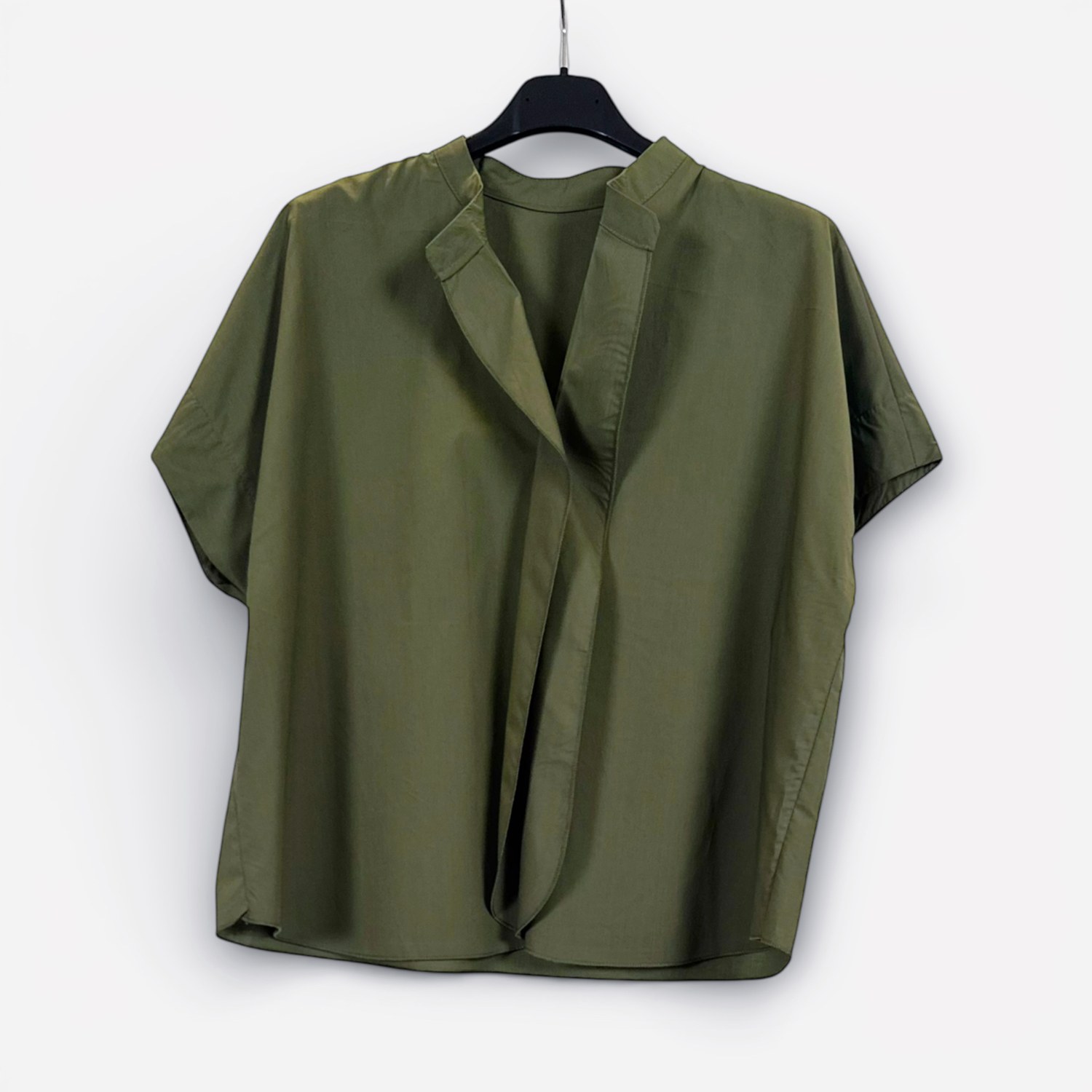 Blusa minimal a maniche corte SS26-C6-30 – NEUS