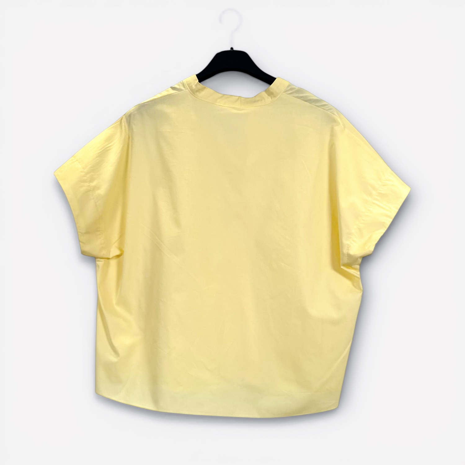 Blusa minimal a maniche corte SS26-C6-30 – NEUS
