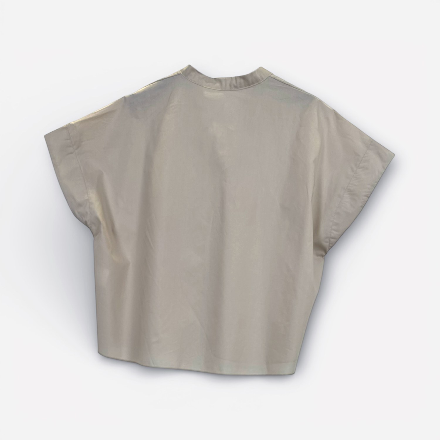 Blusa minimal a maniche corte SS26-C6-30 – NEUS