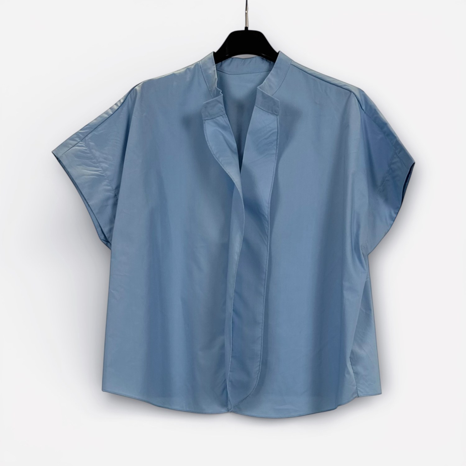 Blusa minimal a maniche corte SS26-C6-30 – NEUS
