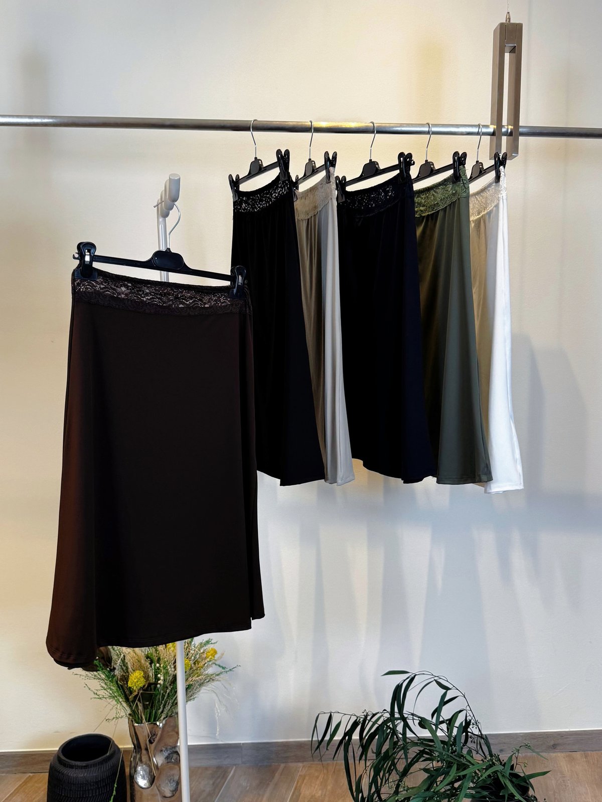Gonna midi con bordo in pizzo 0331 – NEUS