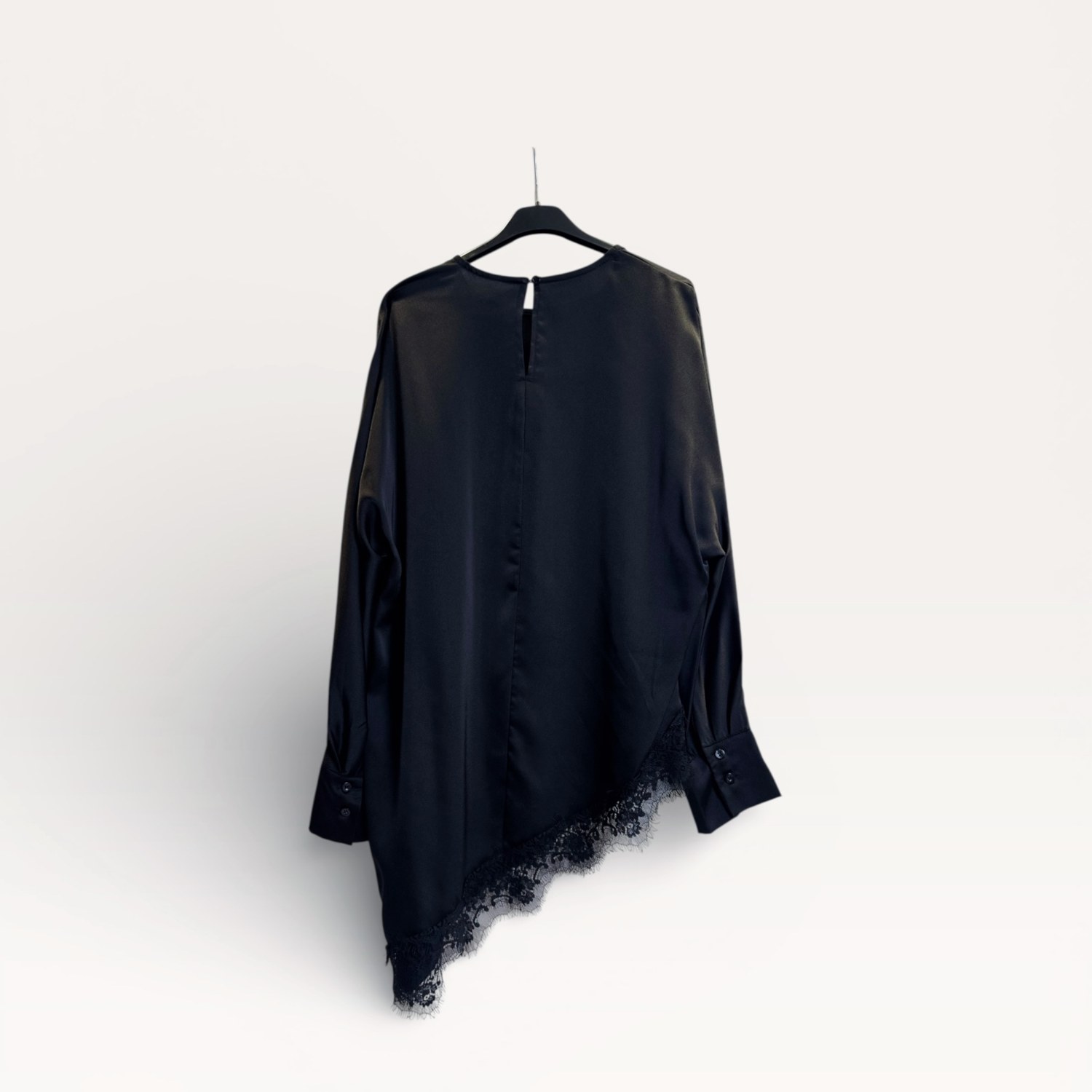 Top asimmetrico blu notte con bordo in pizzo SS26-C3-59 – NEUS