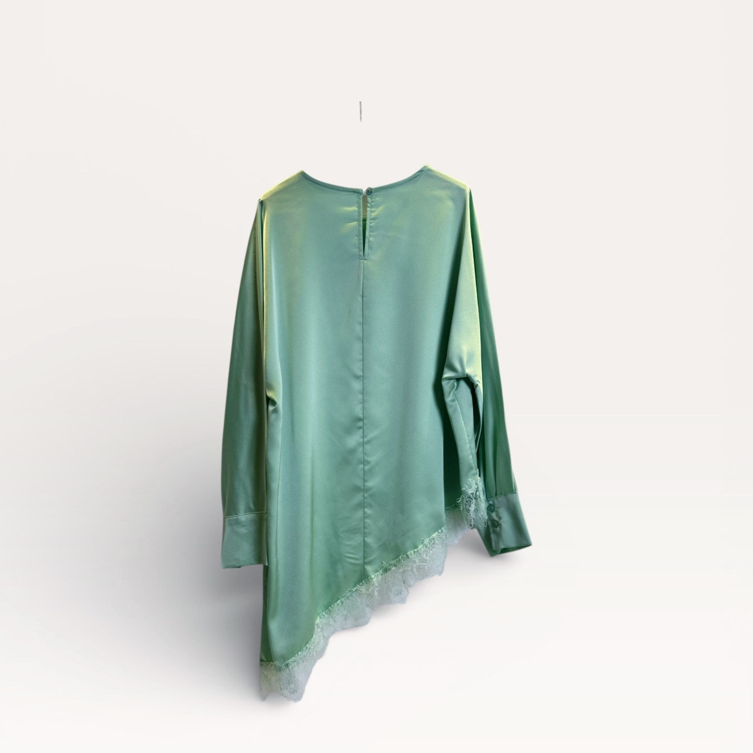 Top asimmetrico blu notte con bordo in pizzo SS26-C3-59 – NEUS