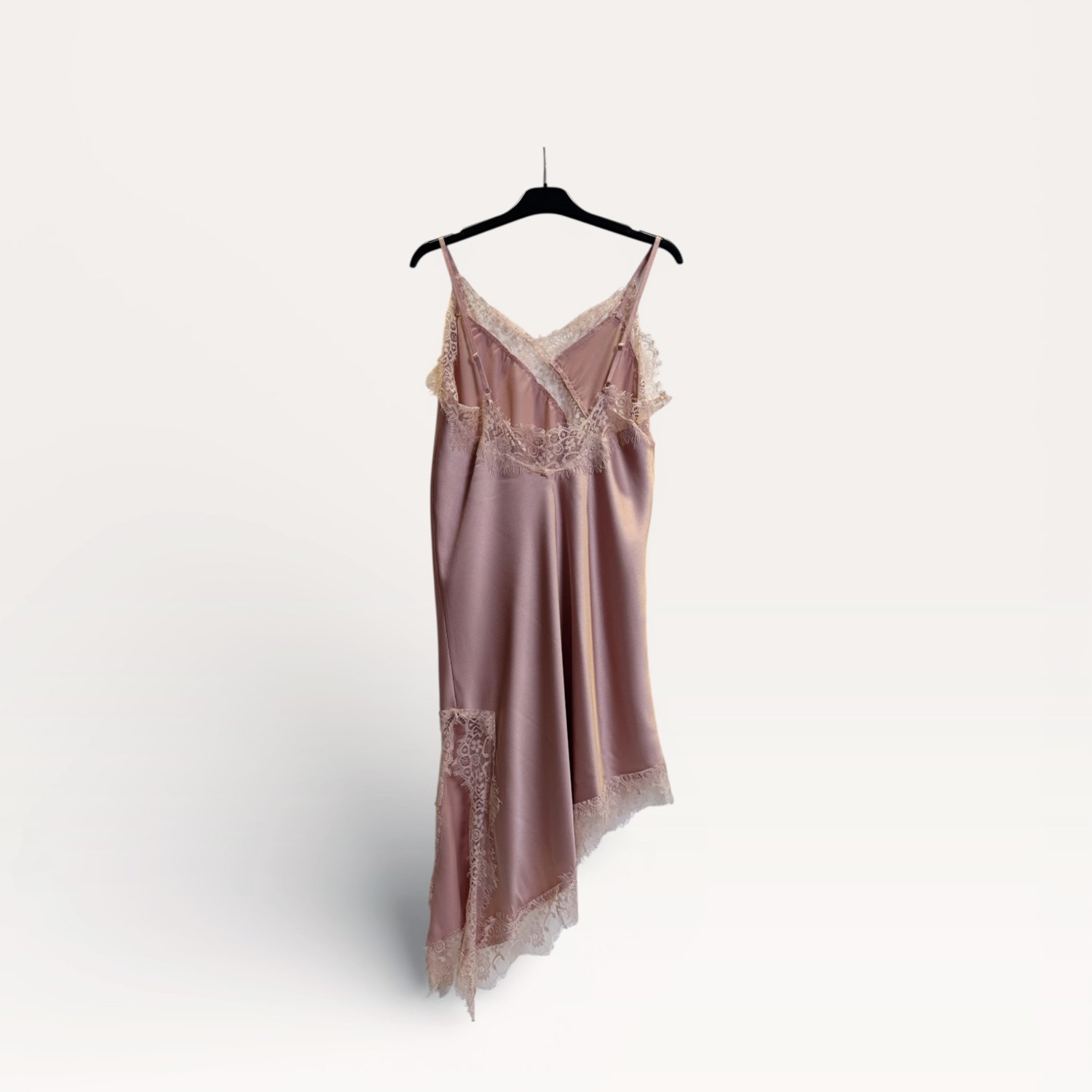 Top in raso asimmetrico con bordo in pizzo SS26-C3-67 – NEUS