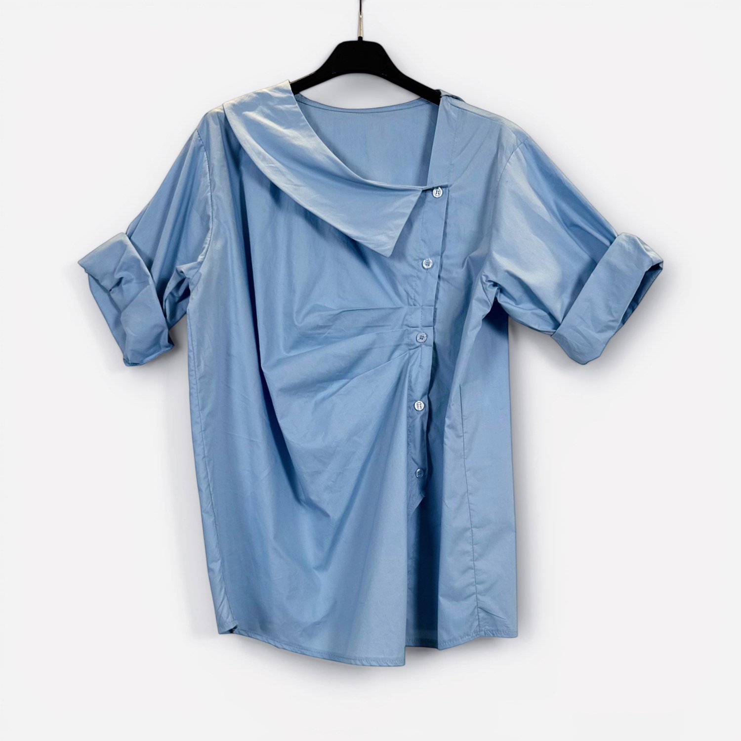 Top asimmetrico a maniche corte con colletto strutturato SS26-C6-28 – NEUS