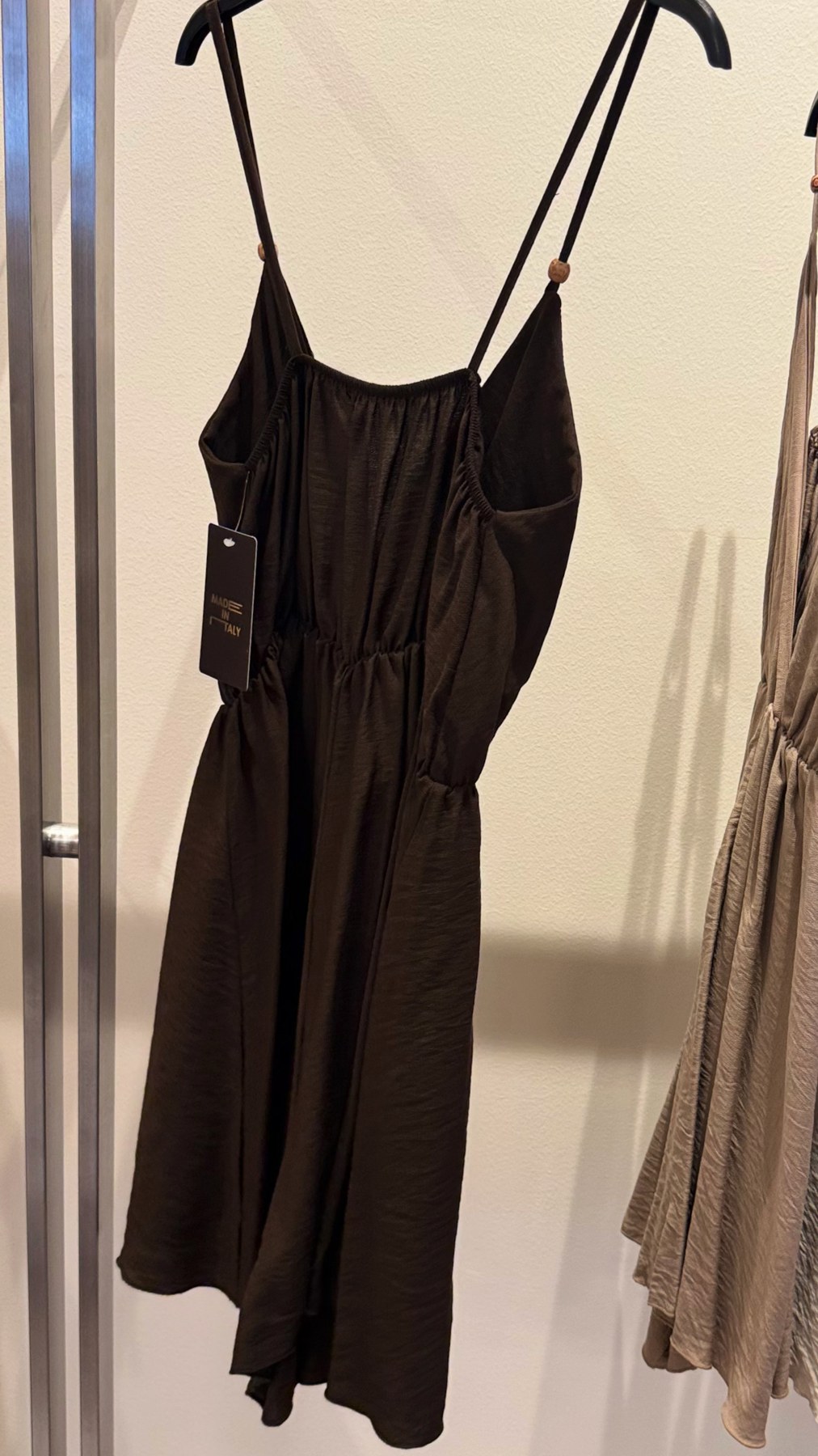Abito a spalline con scollo a V SS26-UPDATE-28 – NEUS