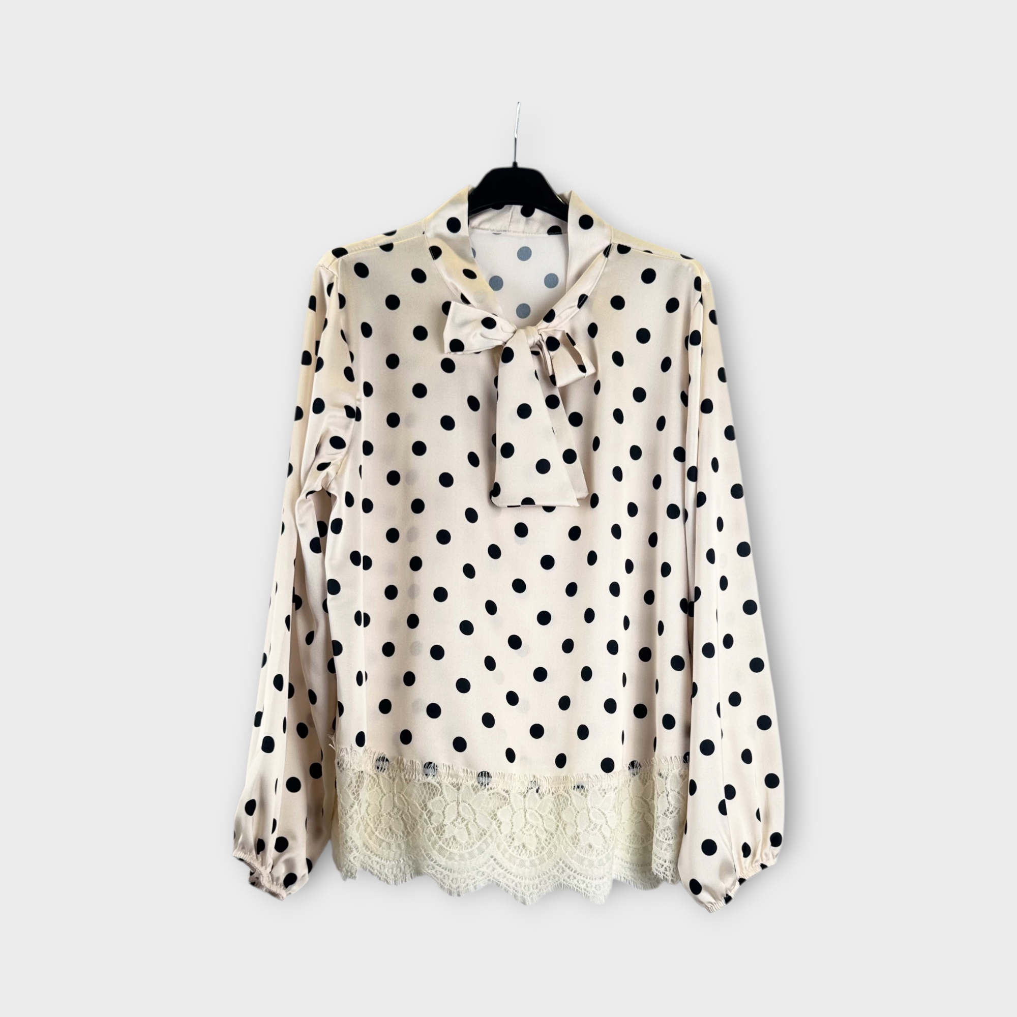 Camicia a pois con fiocco e bordo in pizzo bordeaux