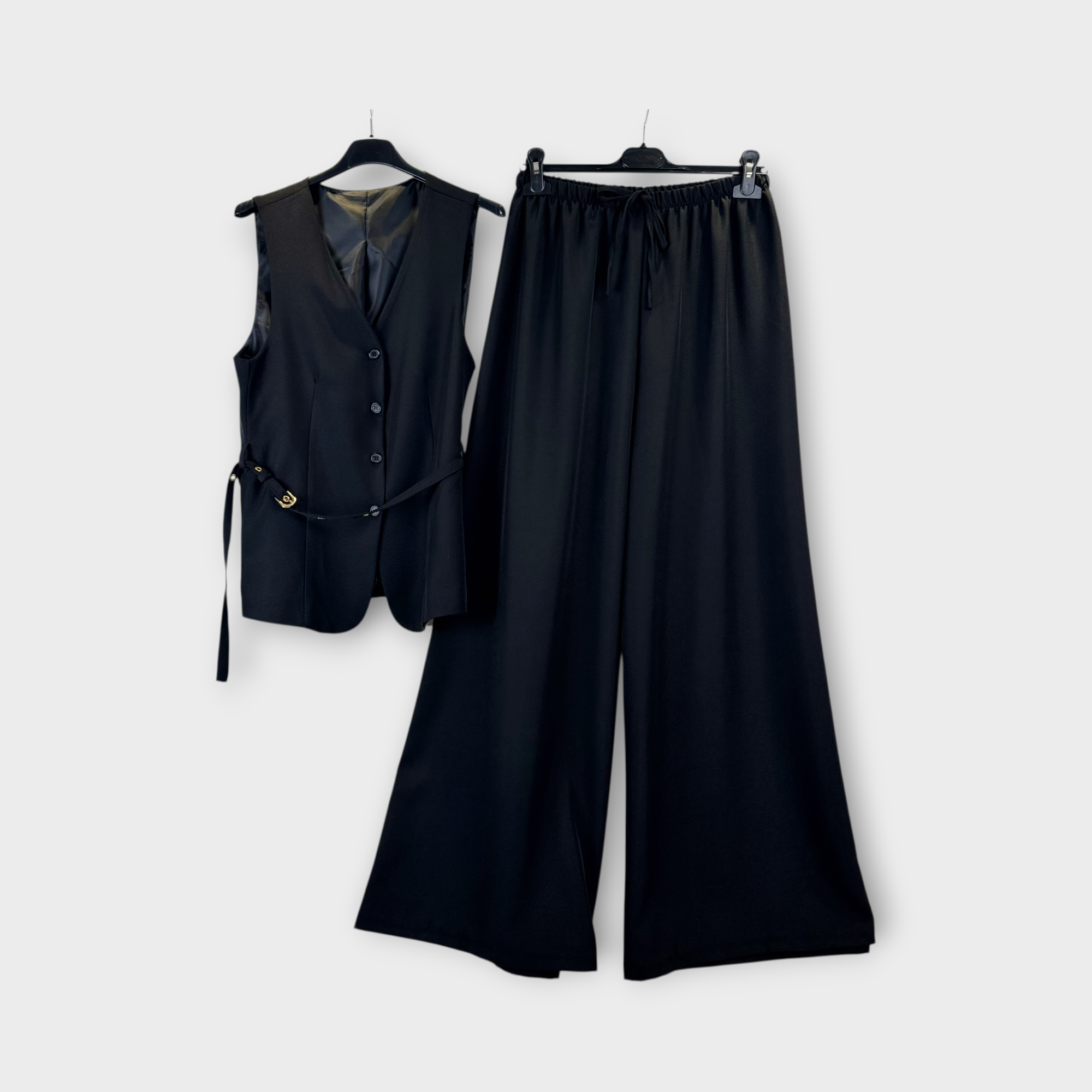Completo gilet e pantalone ampio nero