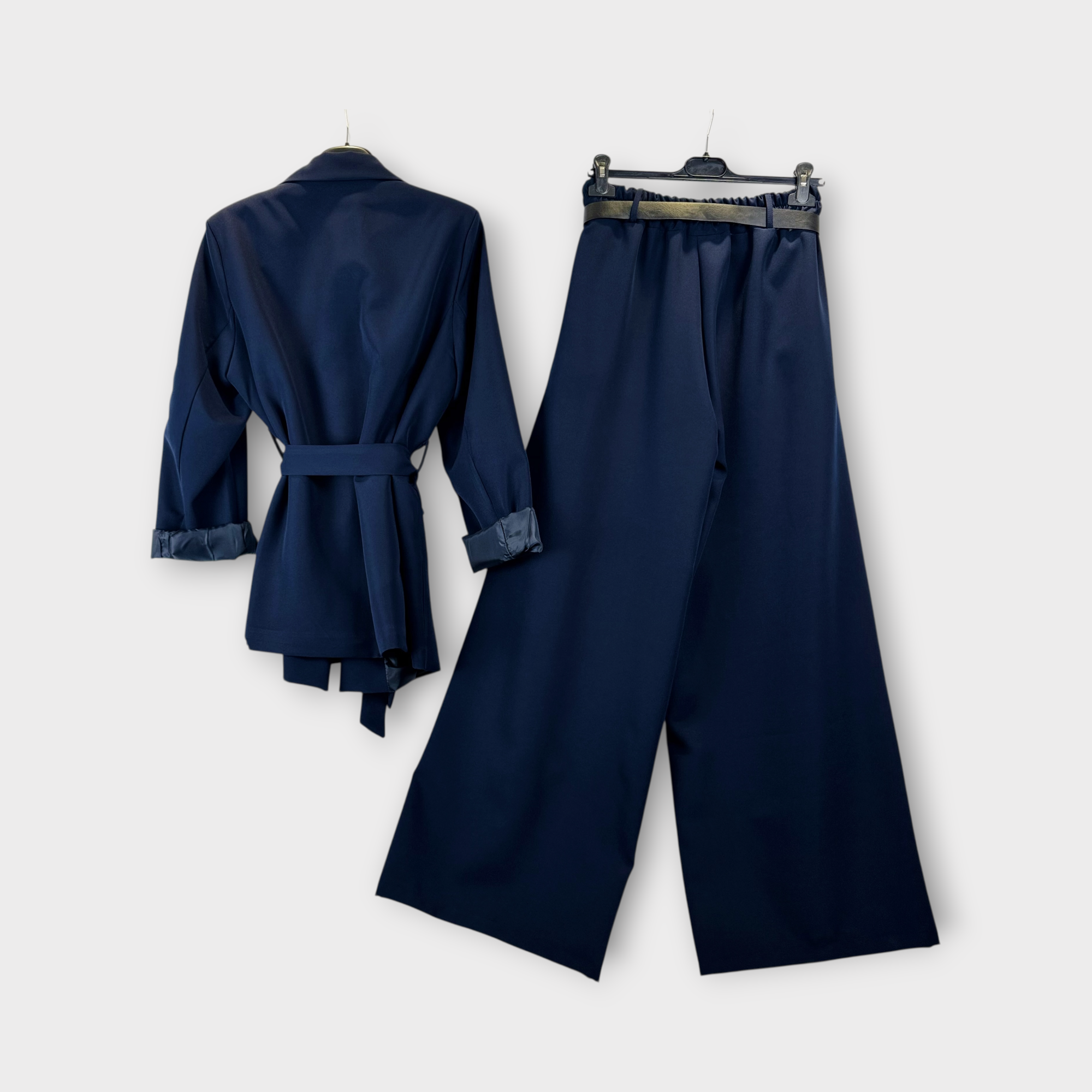 Completo blazer e pantalone con cintura Marrone