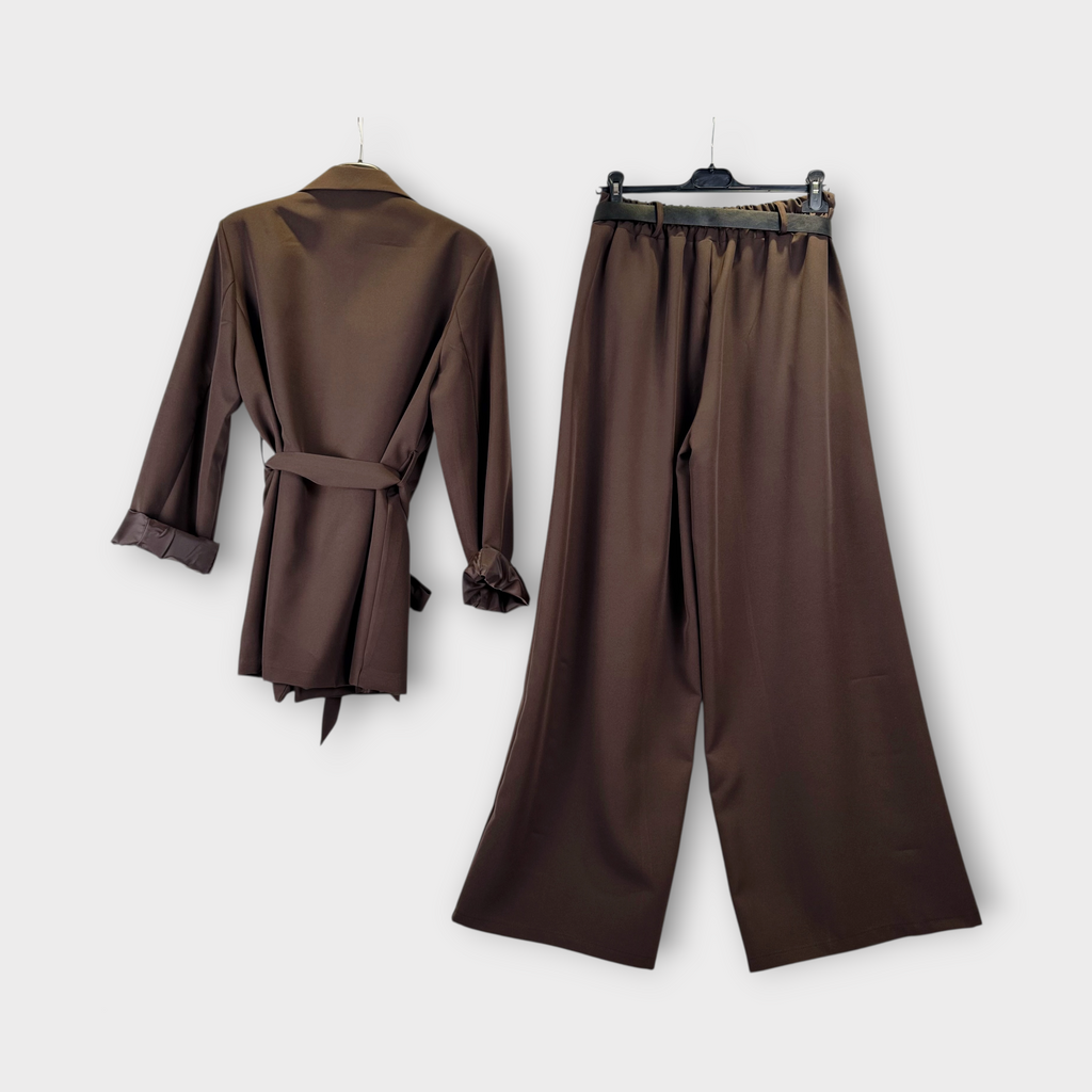 Completo blazer e pantalone con cintura Marrone