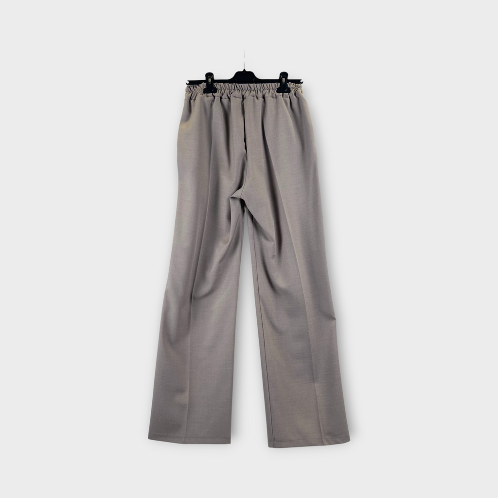 Pantaloni grigi a palazzo