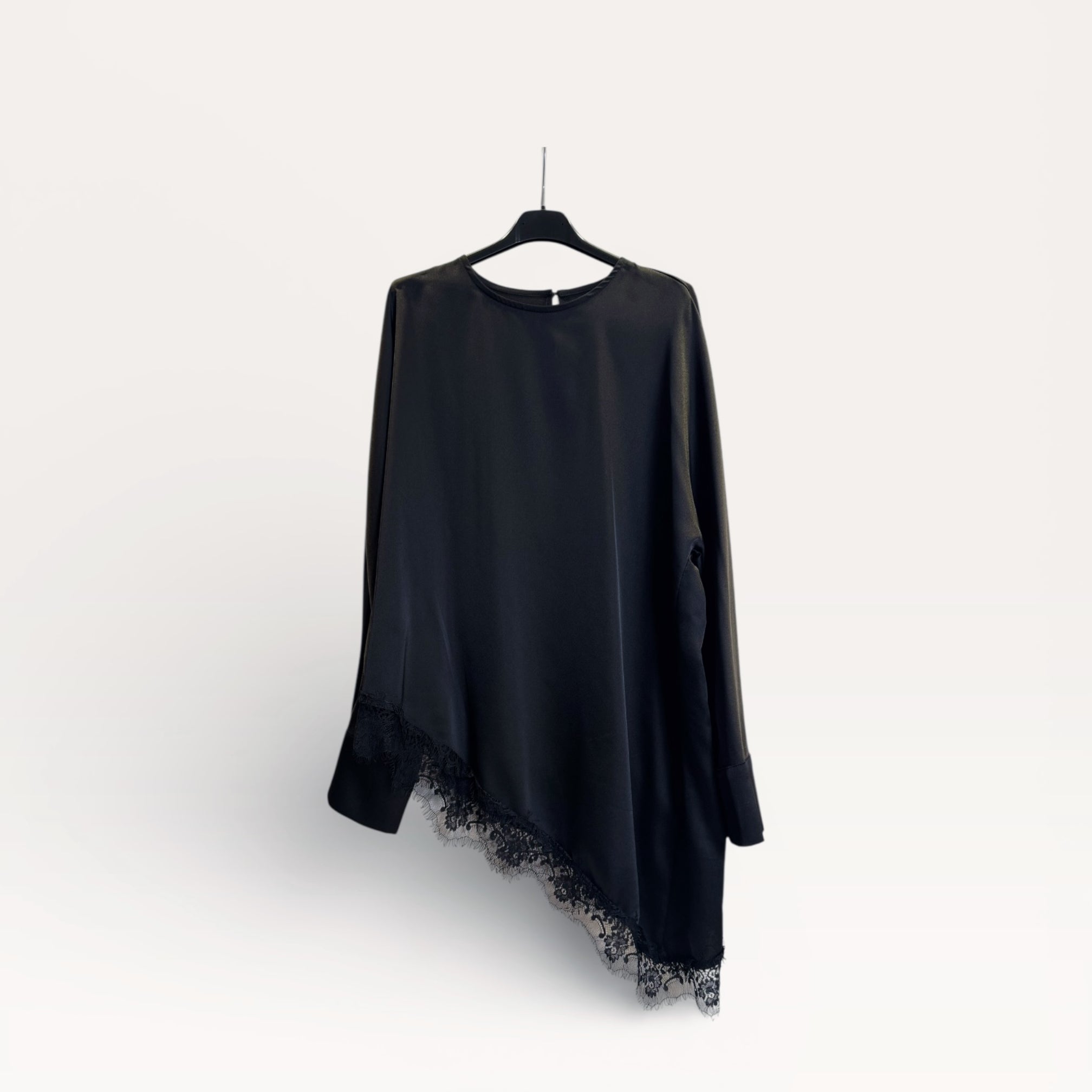 Top asimmetrico con bordo in pizzo