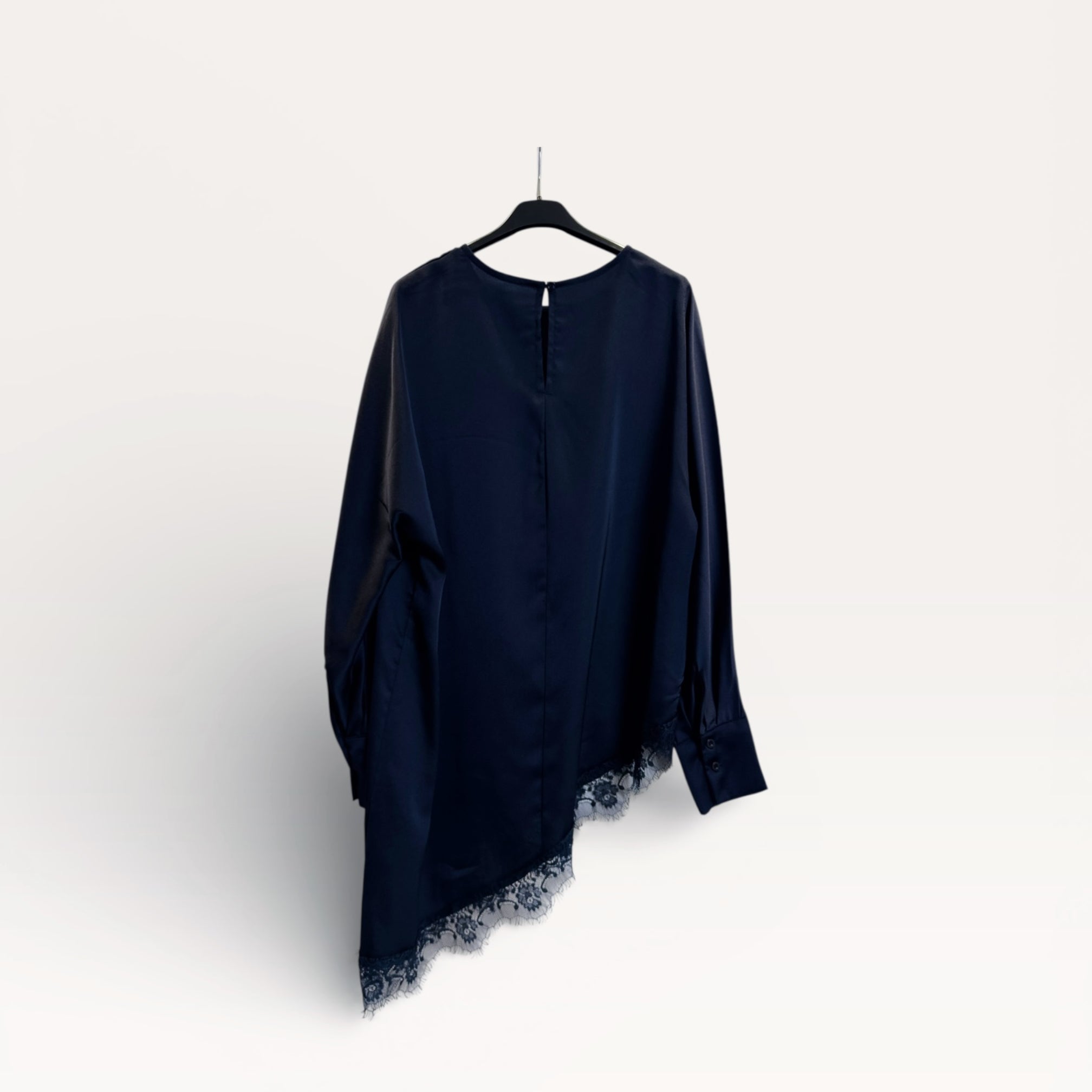 Top asimmetrico con bordo in pizzo