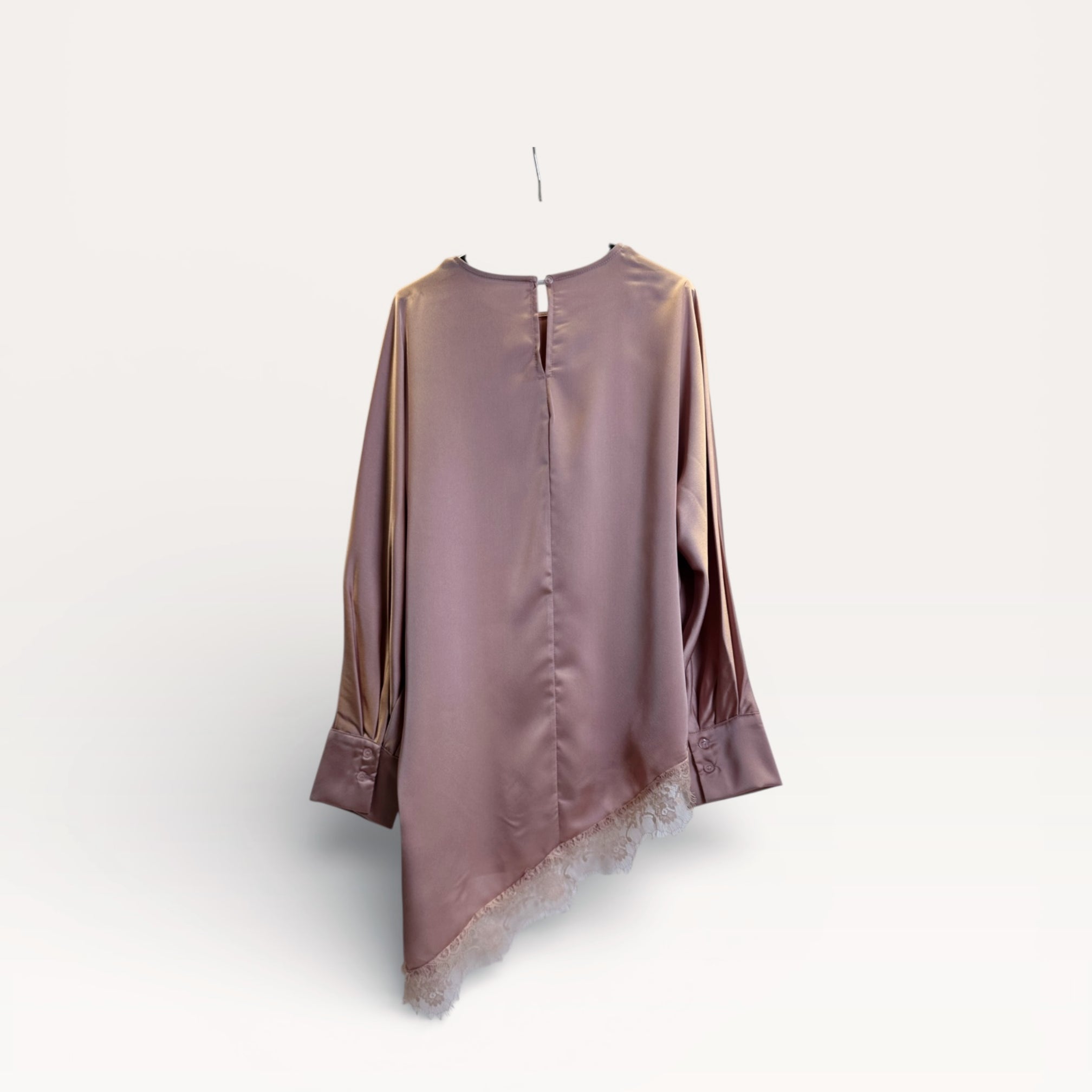 Top asimmetrico con bordo in pizzo
