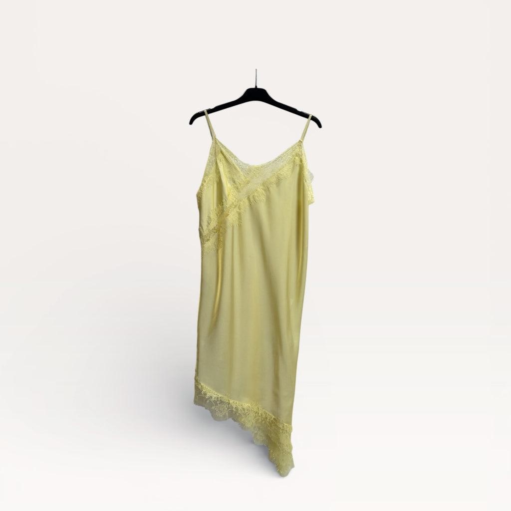 Top in raso asimmetrico con bordo in pizzo