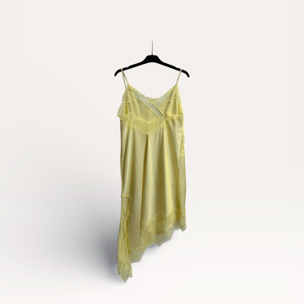 Top in raso asimmetrico con bordo in pizzo
