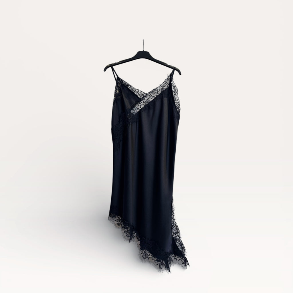 Top in raso asimmetrico con bordo in pizzo