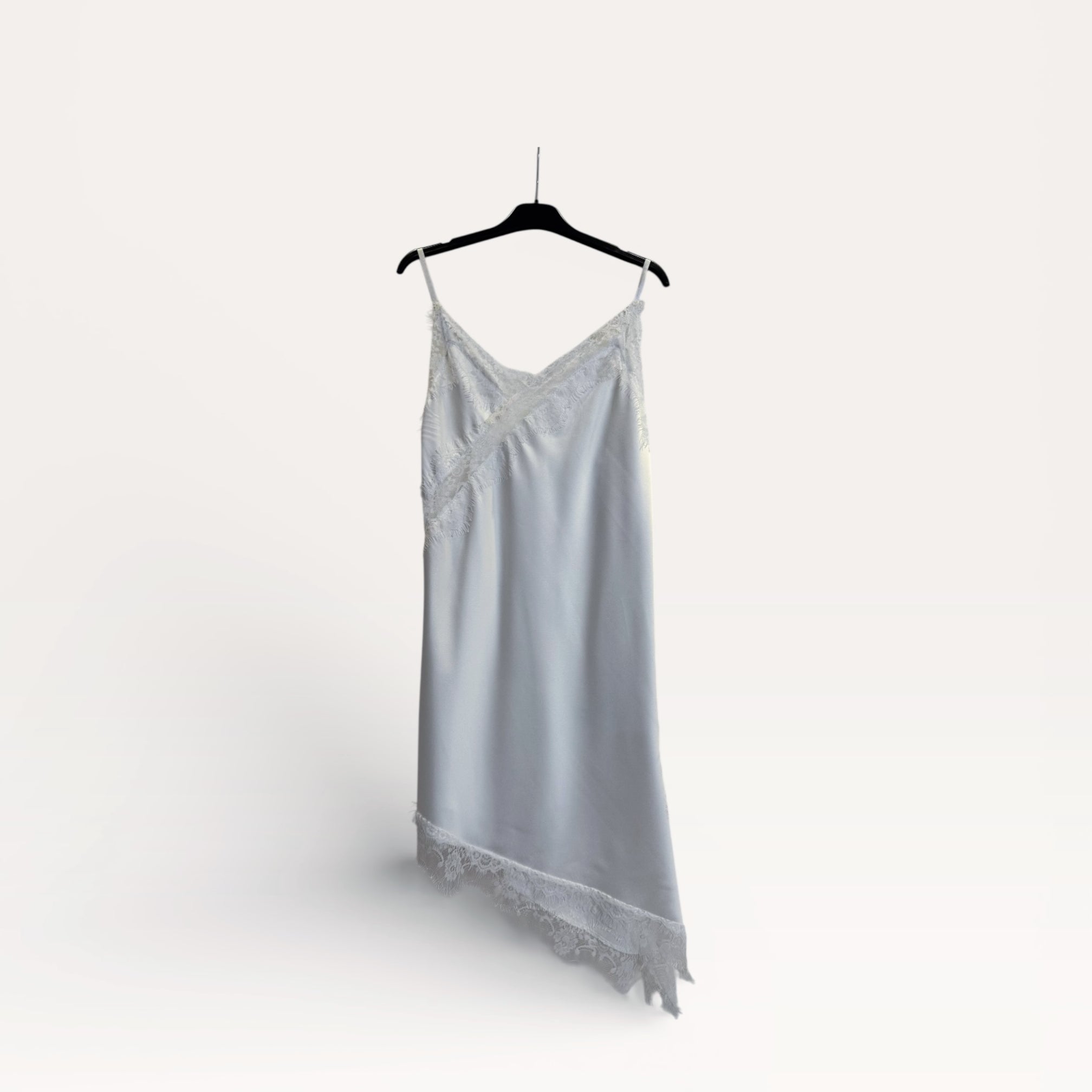 Top in raso asimmetrico con bordo in pizzo