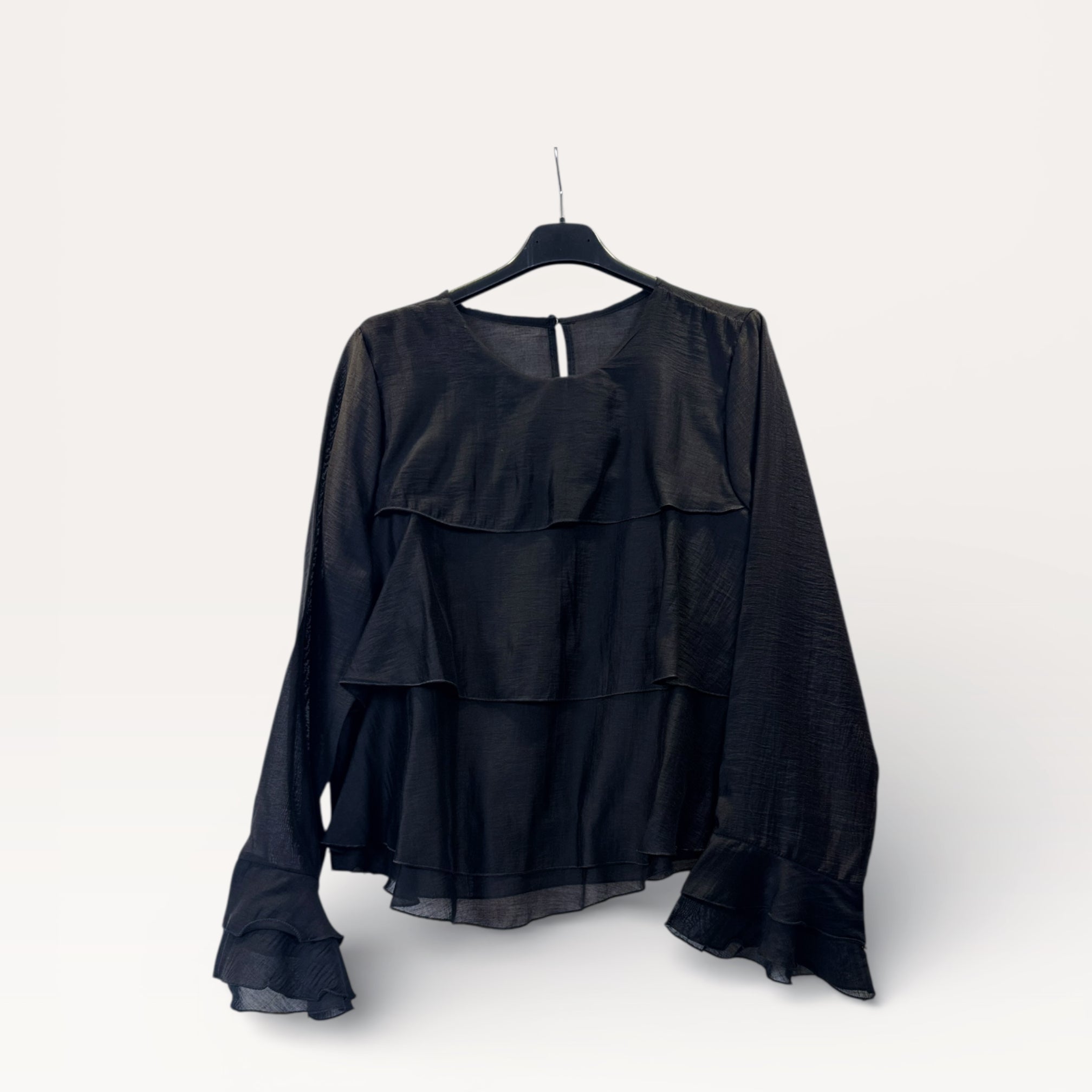 Blusa a balze con volant e maniche a campana