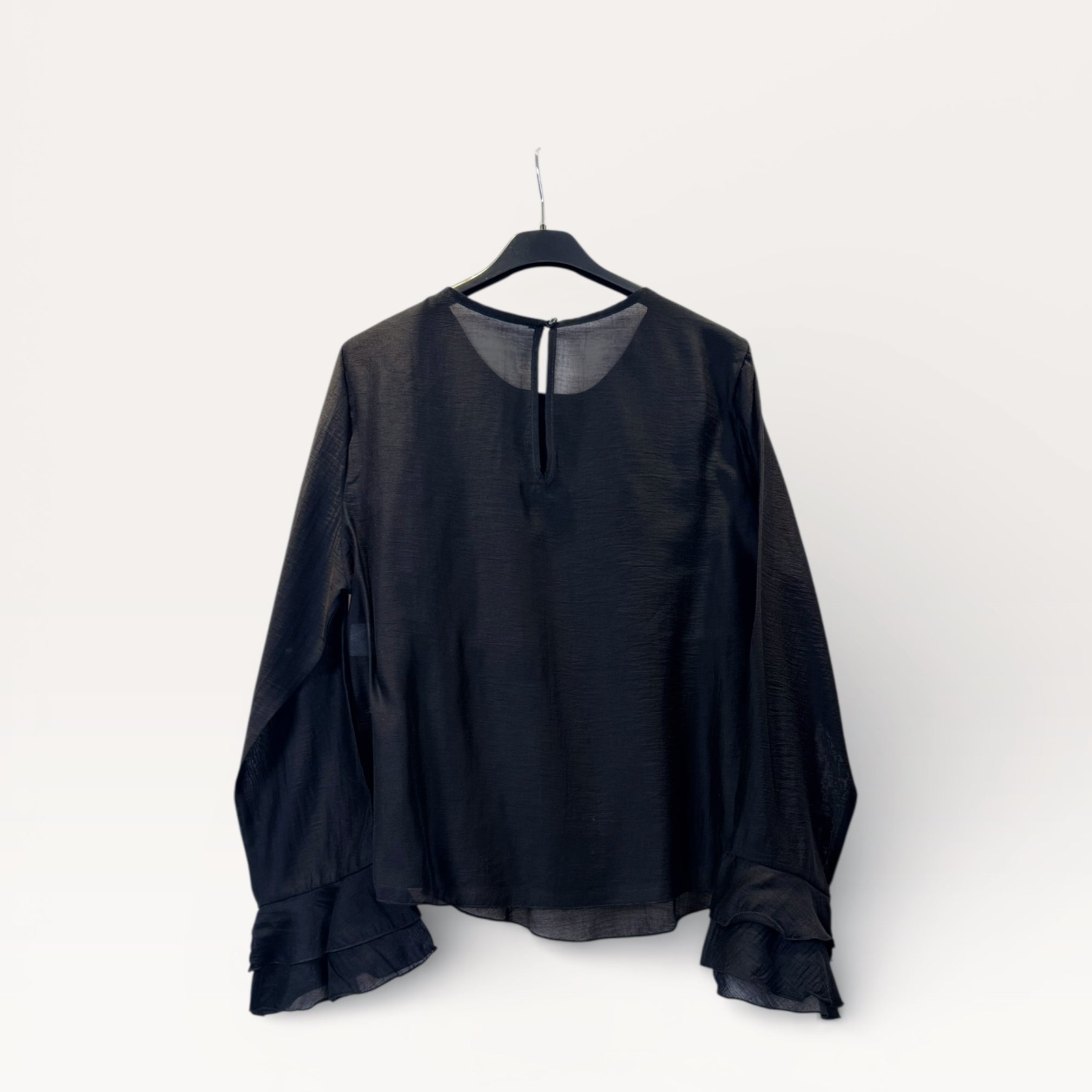 Blusa a balze con volant e maniche a campana