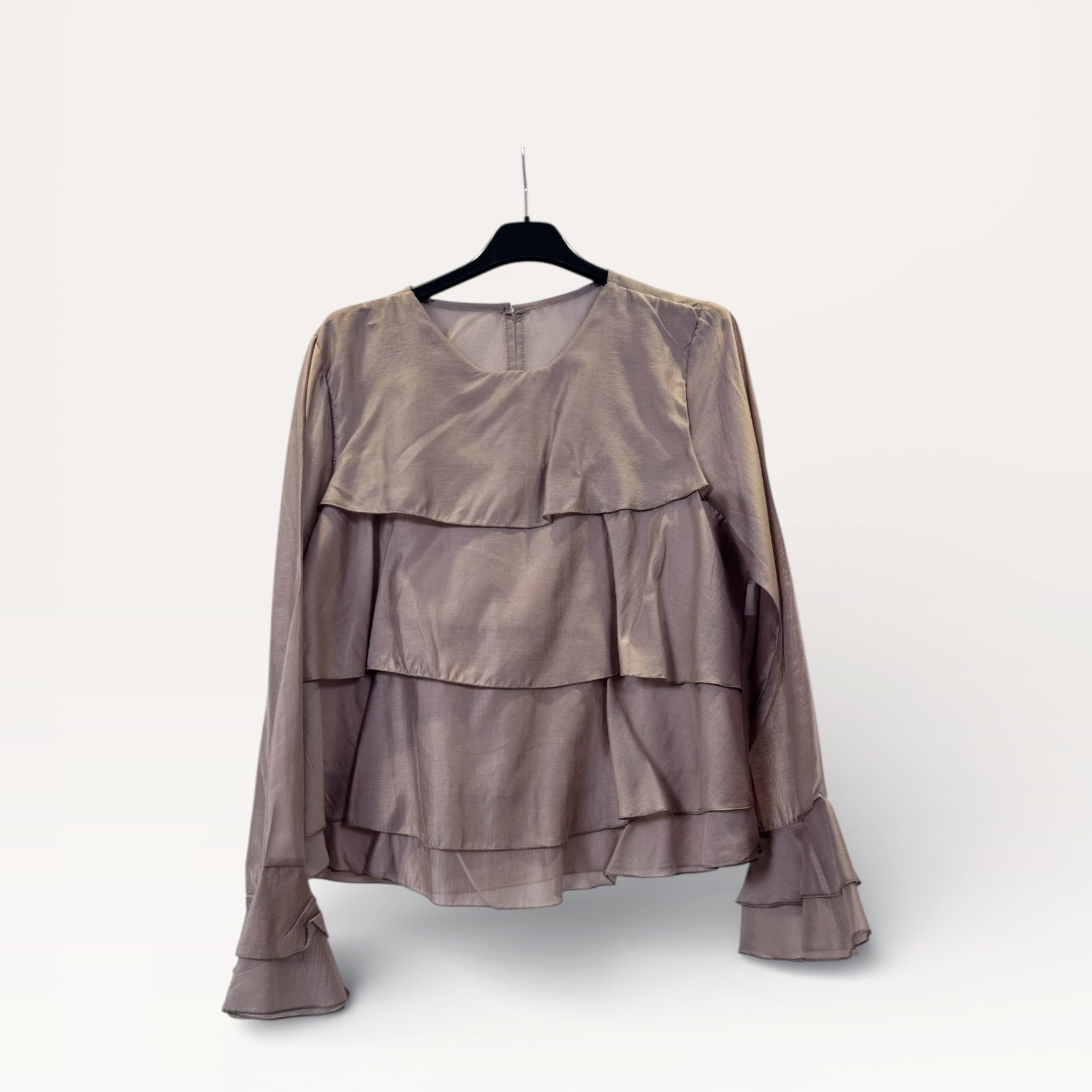 Blusa a balze con volant e maniche a campana