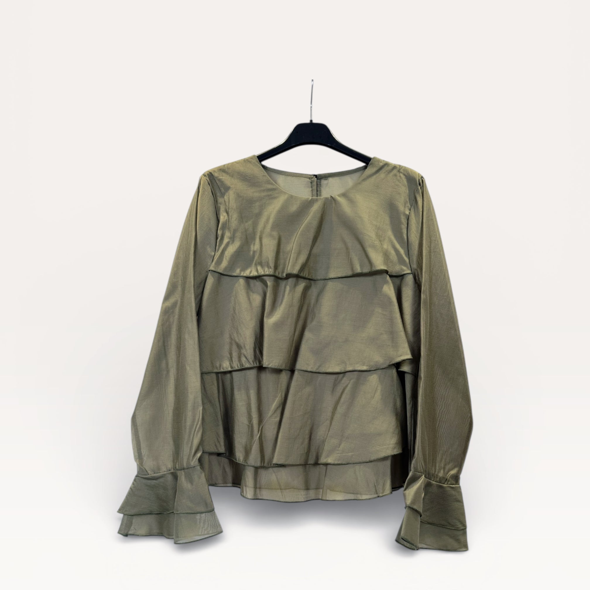 Blusa a balze con volant e maniche a campana