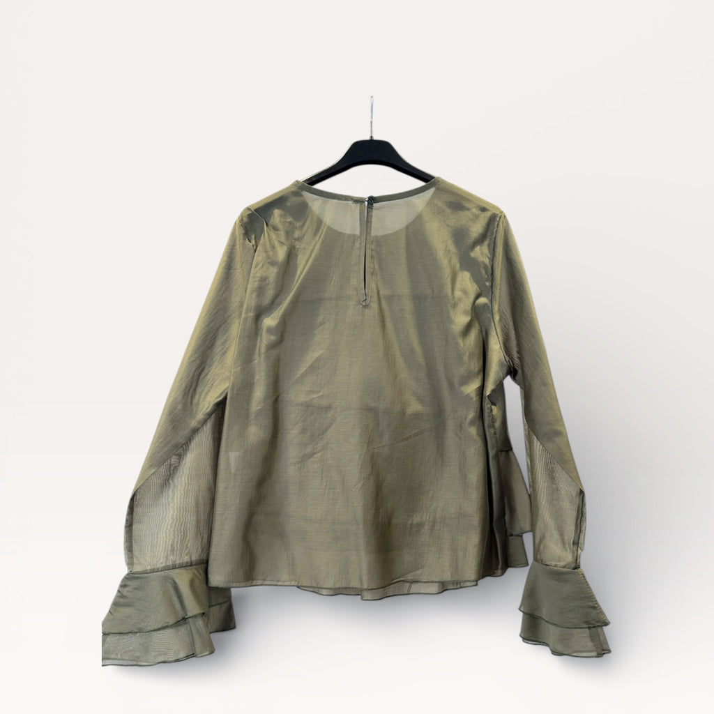 Blusa a balze con volant e maniche a campana