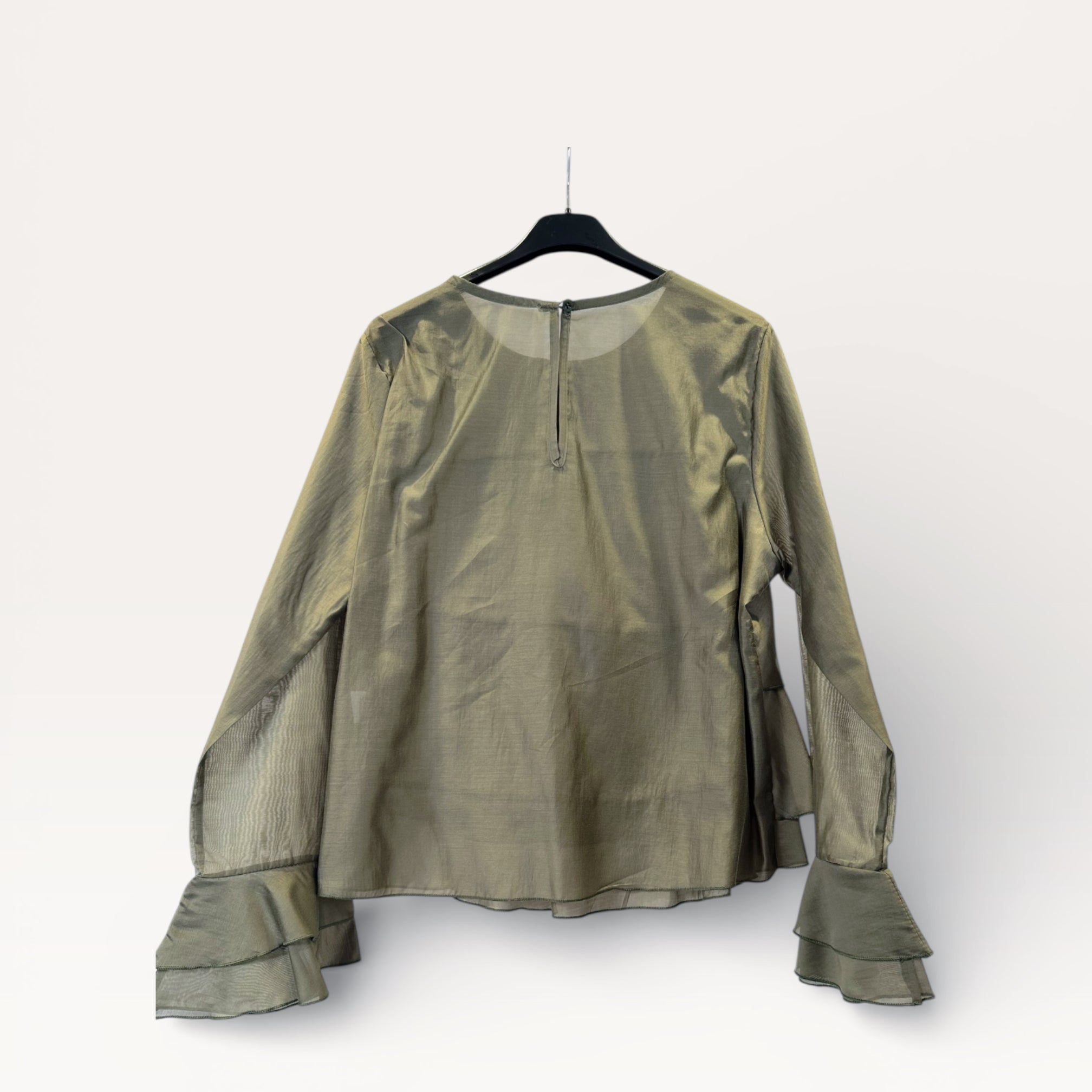 Blusa a balze con volant e maniche a campana