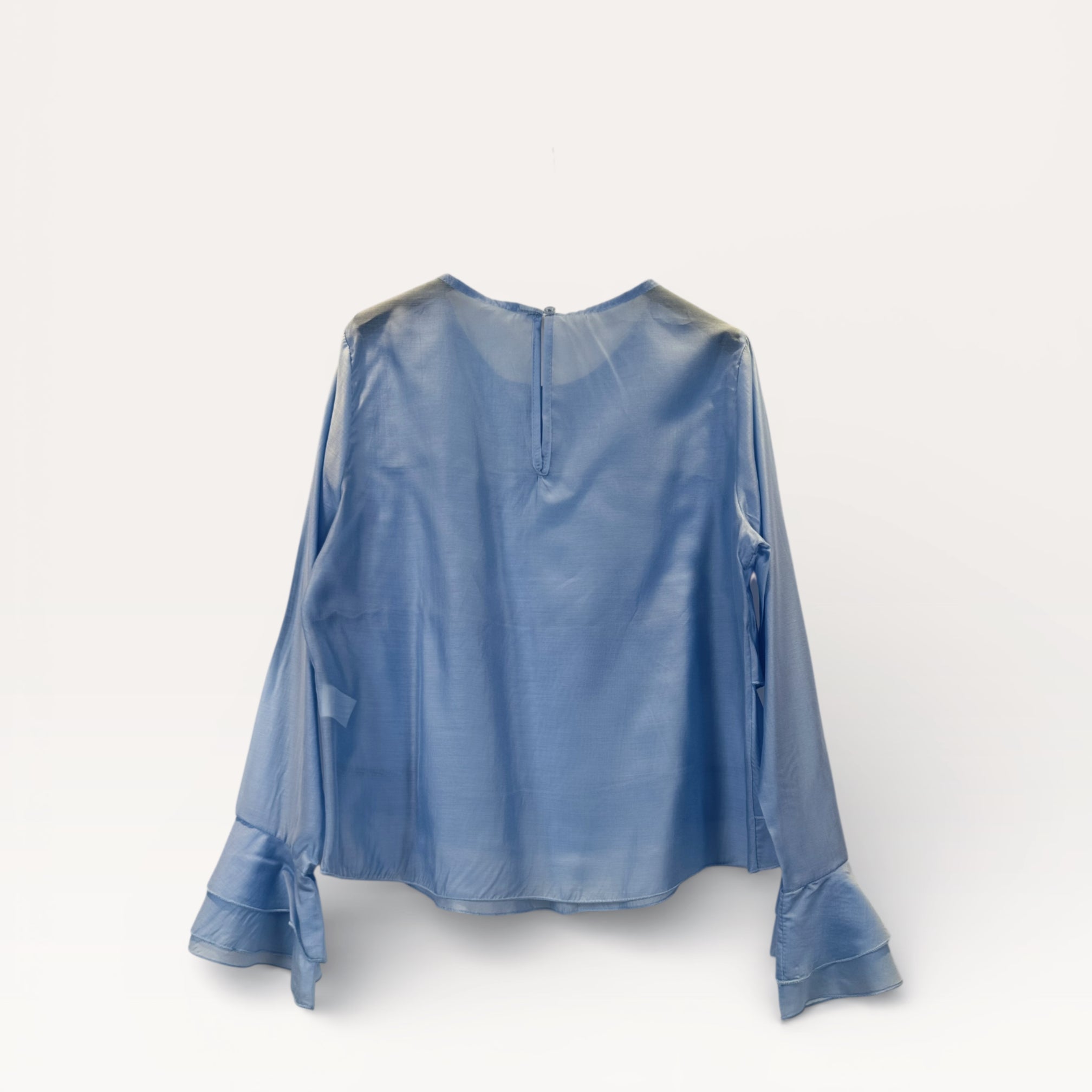 Blusa a balze con volant e maniche a campana