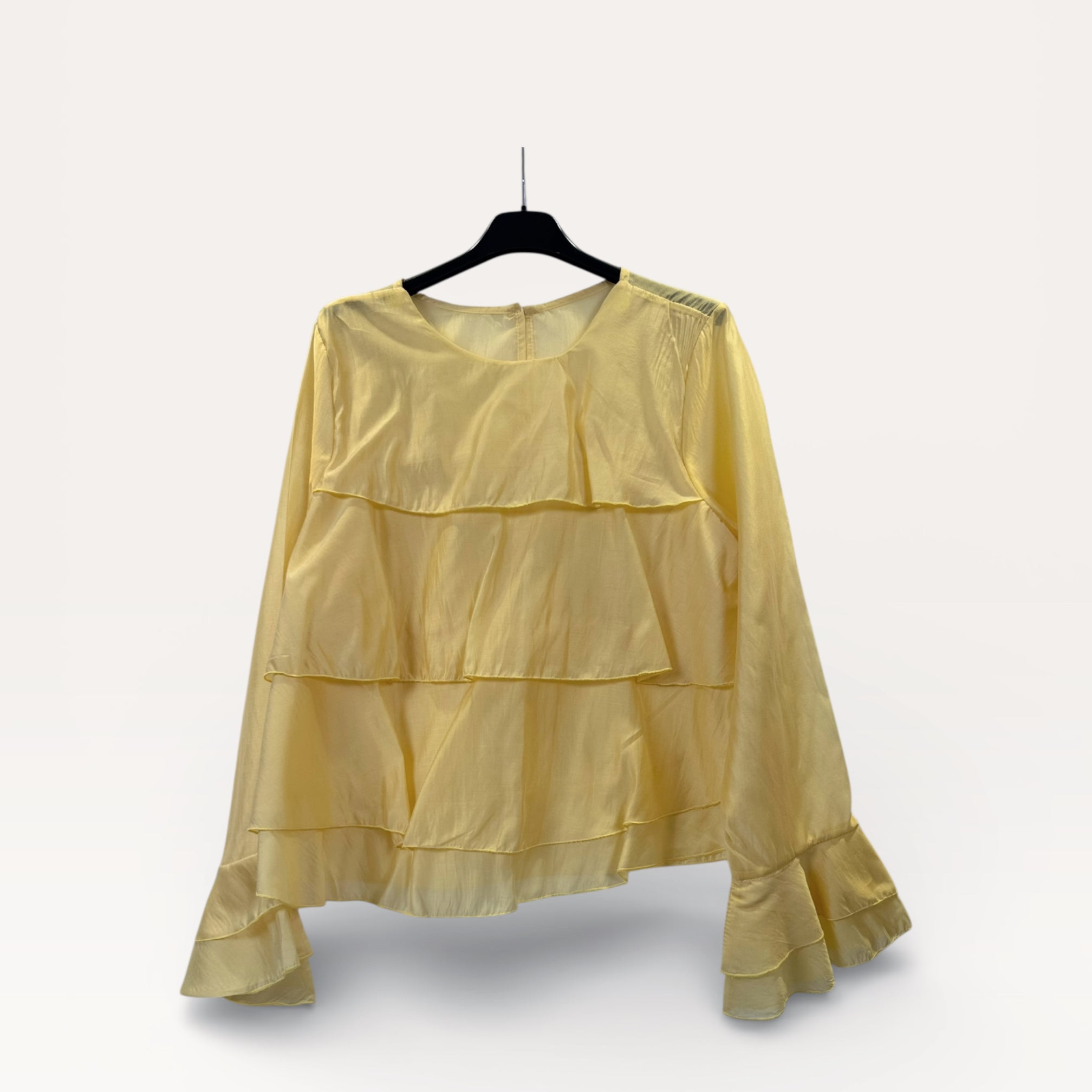 Blusa a balze con volant e maniche a campana