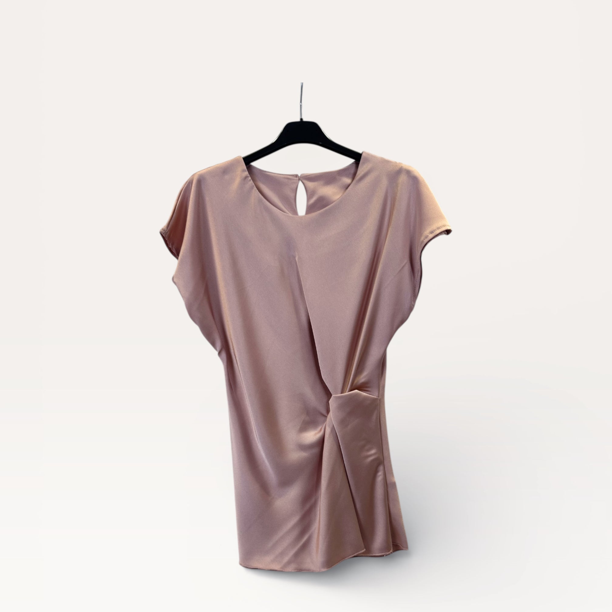 Blusa in satin drappeggiata con nodo laterale