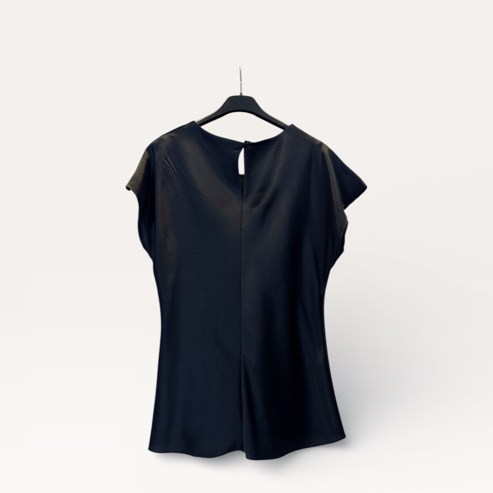 Blusa in satin drappeggiata con nodo laterale