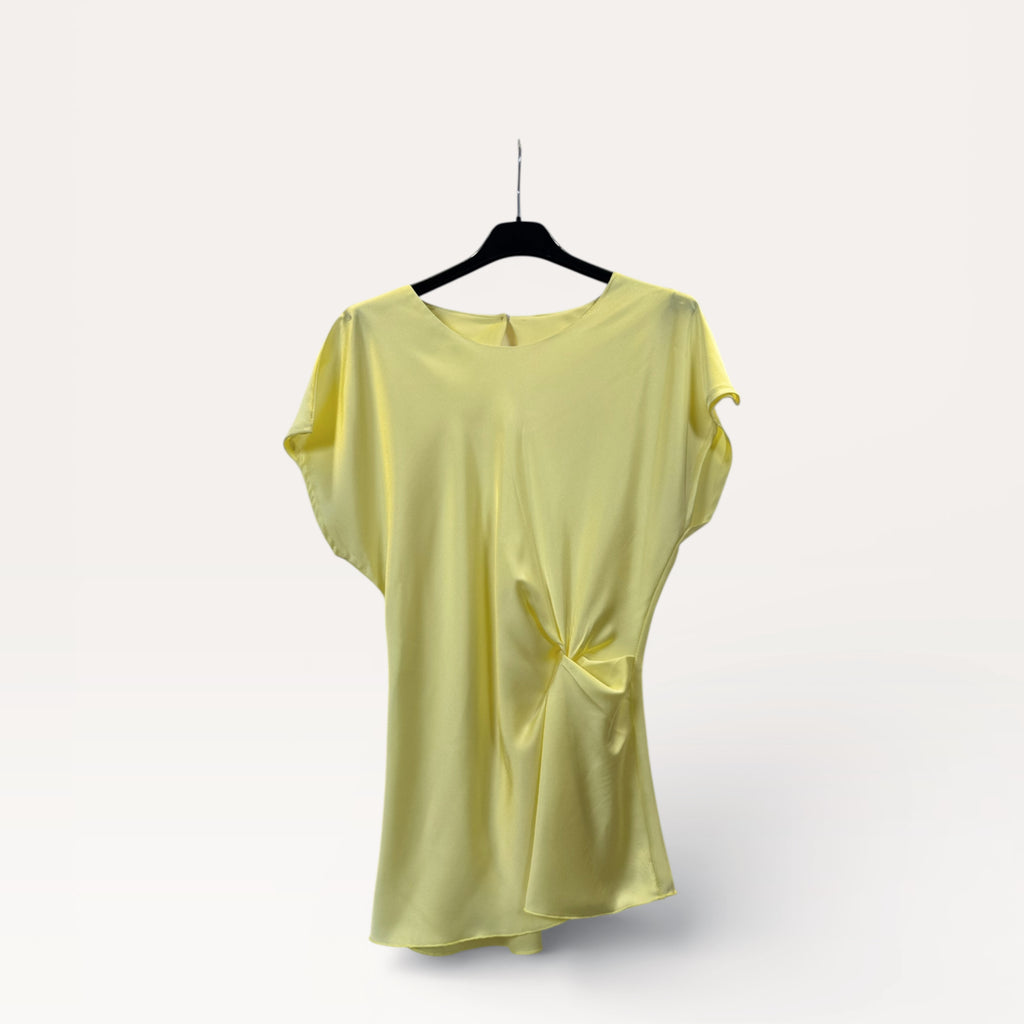 Blusa in satin drappeggiata con nodo laterale
