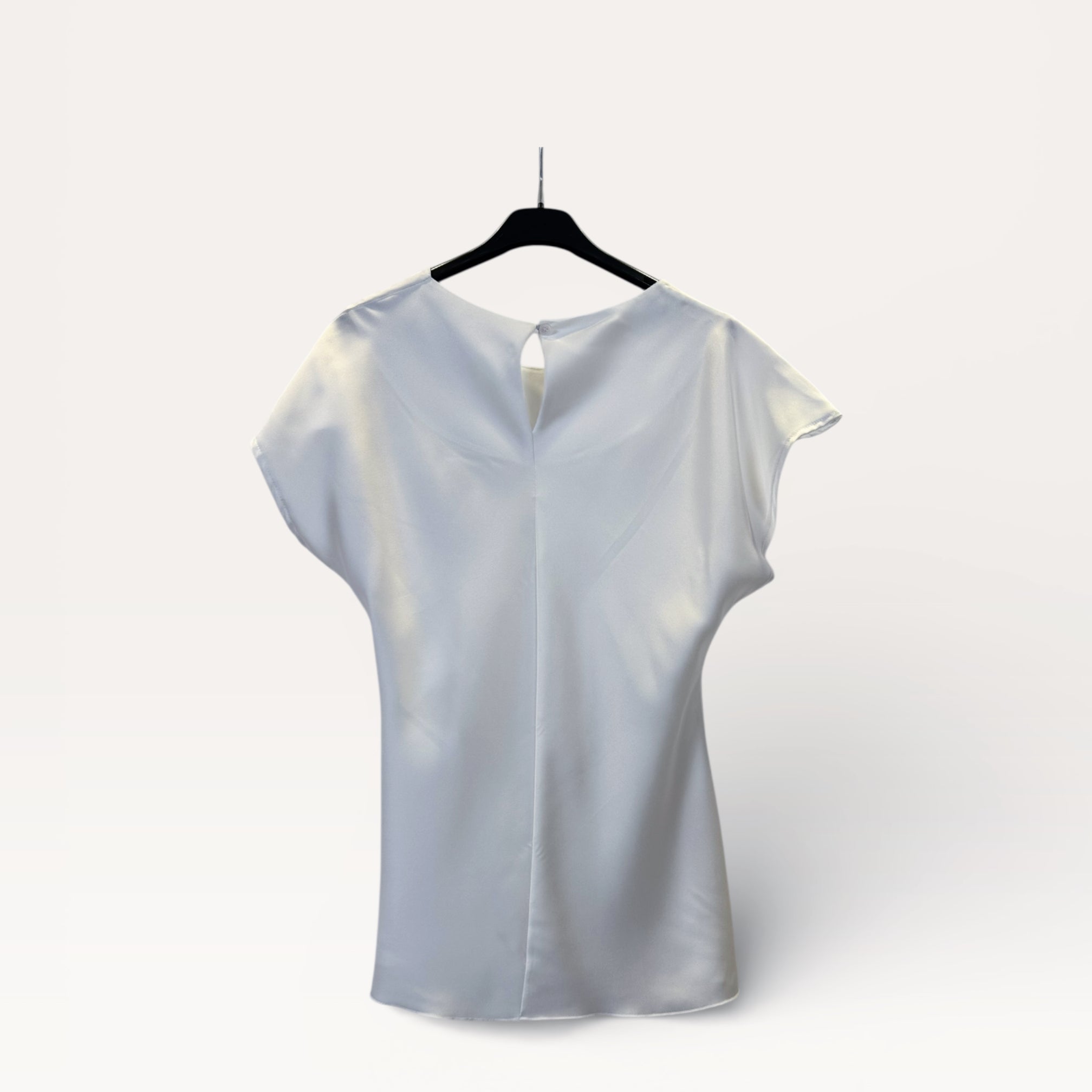 Blusa in satin drappeggiata con nodo laterale