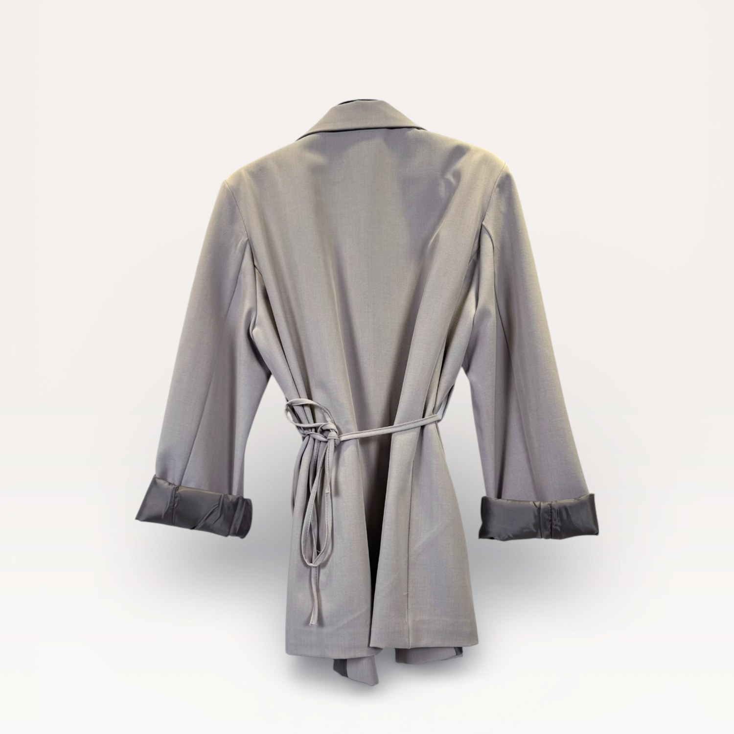 Blazer con spilla a rosa e cintura annodata 0279/F – NEUS